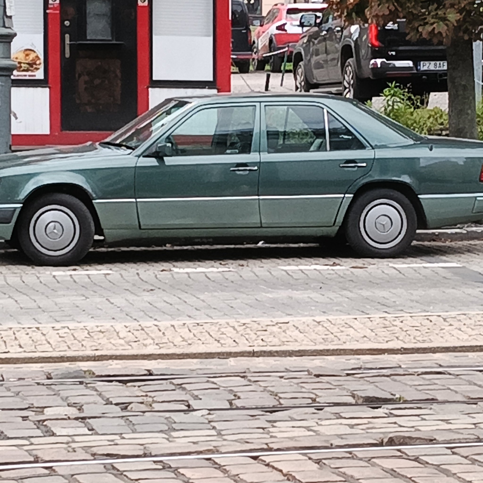 1984 Mercedes-Benz E-Class (W124)