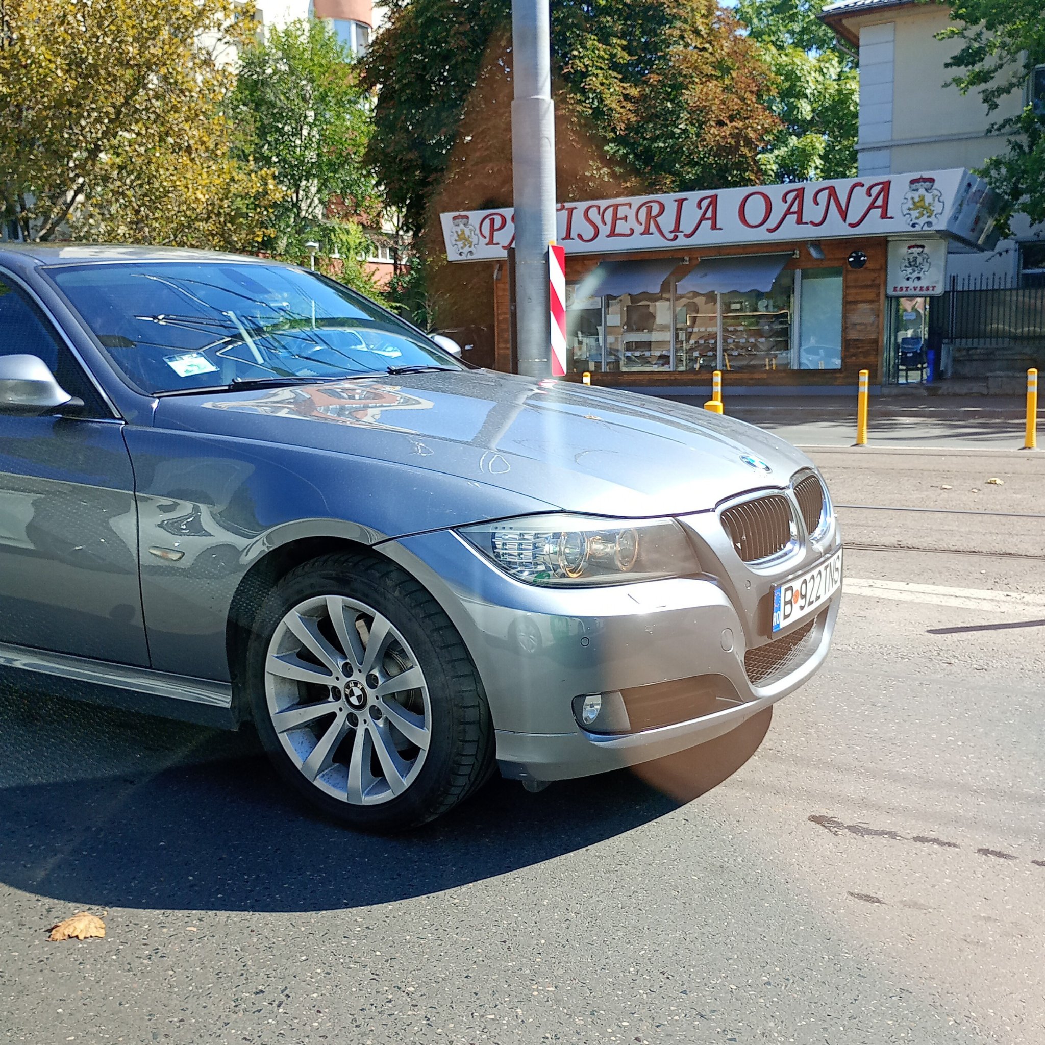 2005 BMW 3 Series (E90)