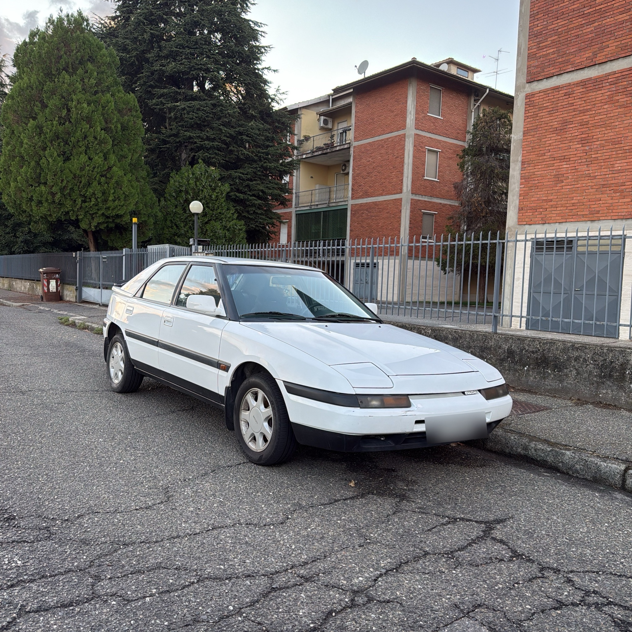1989 Mazda 323 (BG) Lantis