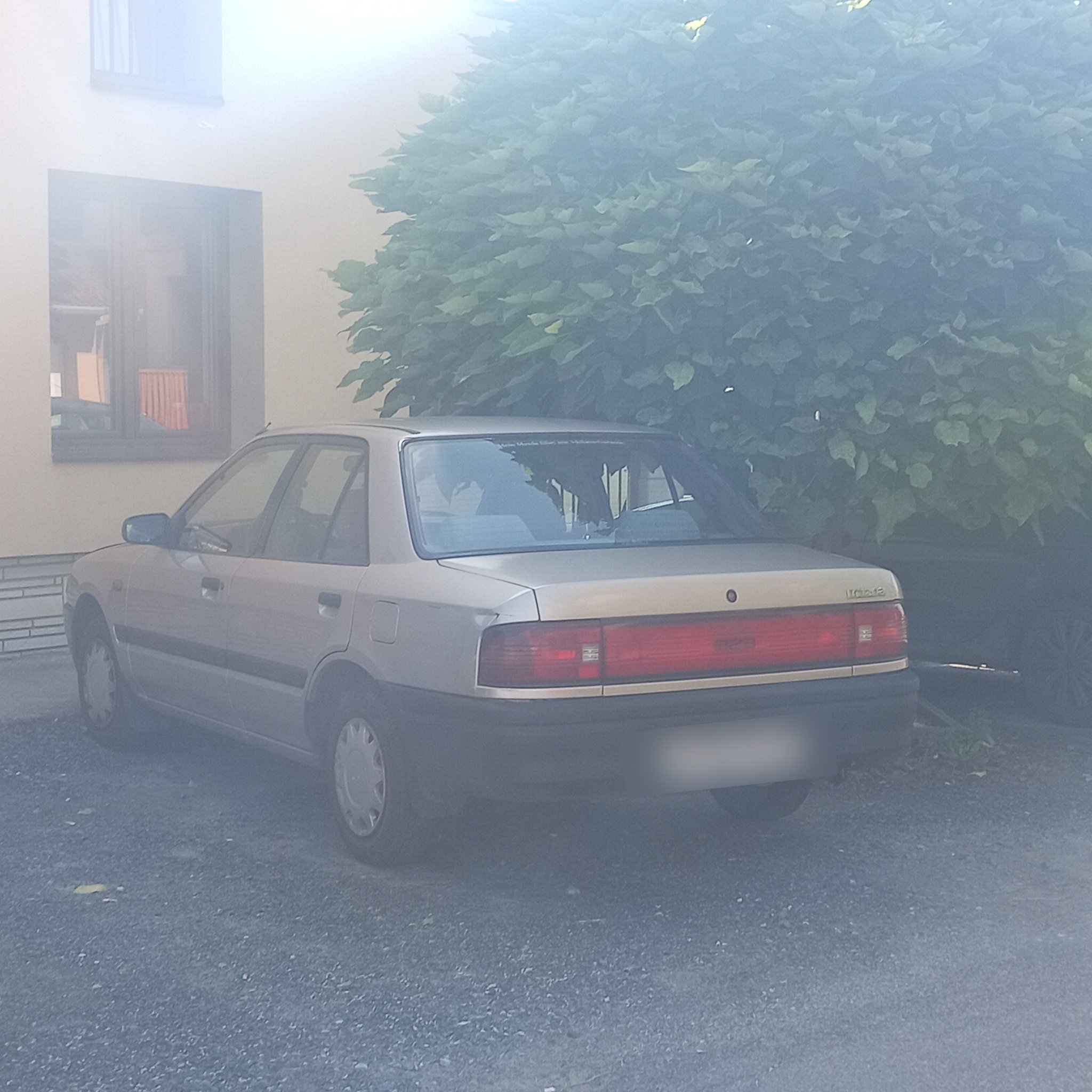 1989 Mazda 323 (BG)