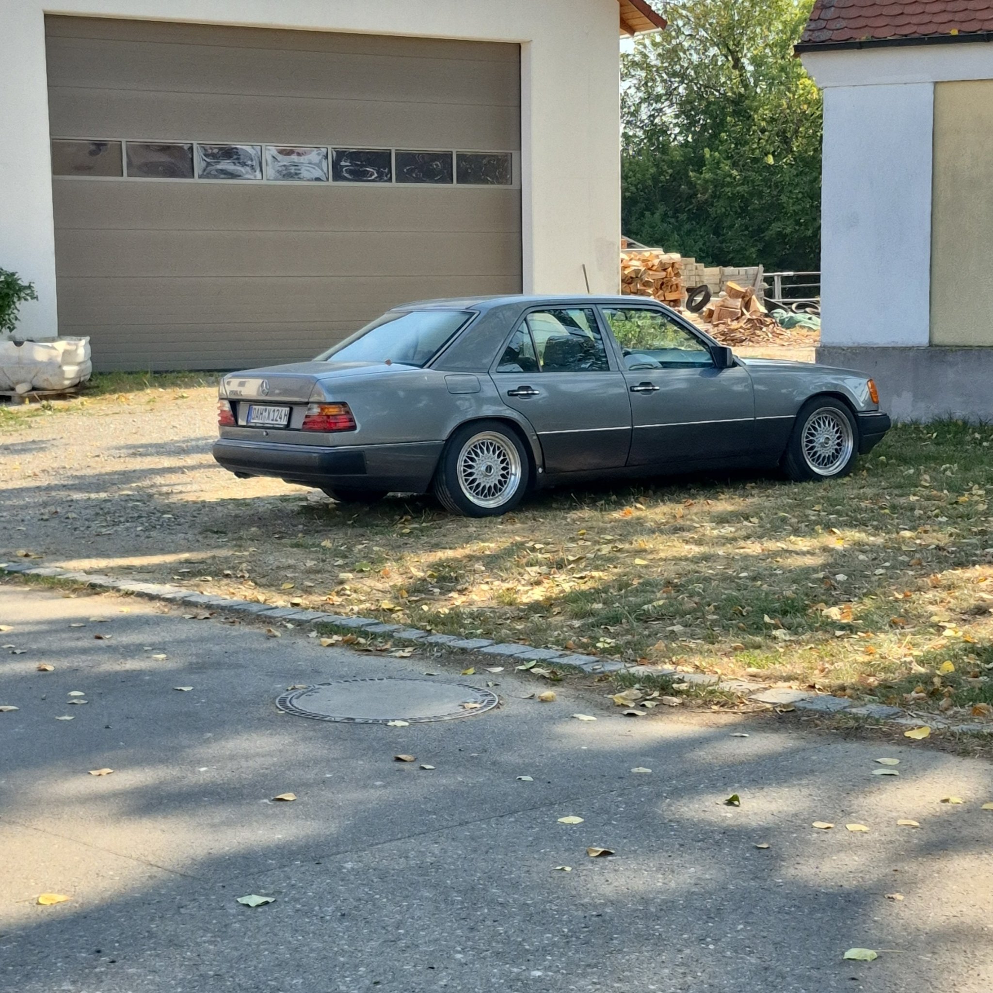 1984 Mercedes-Benz E-Class (W124)
