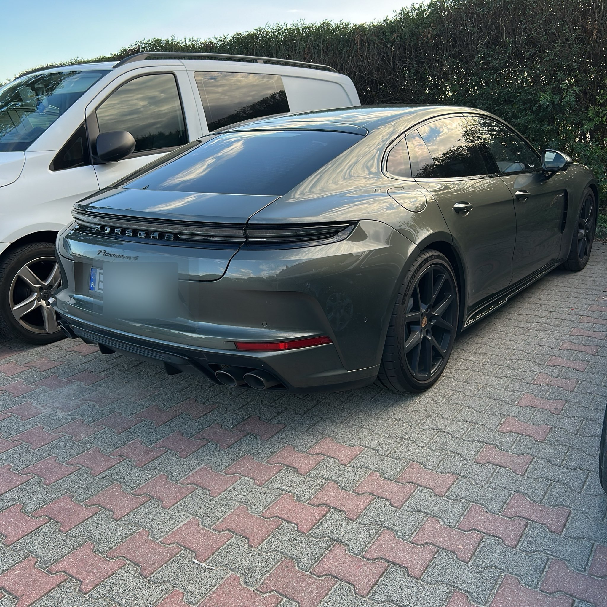 2023 Porsche Panamera 4