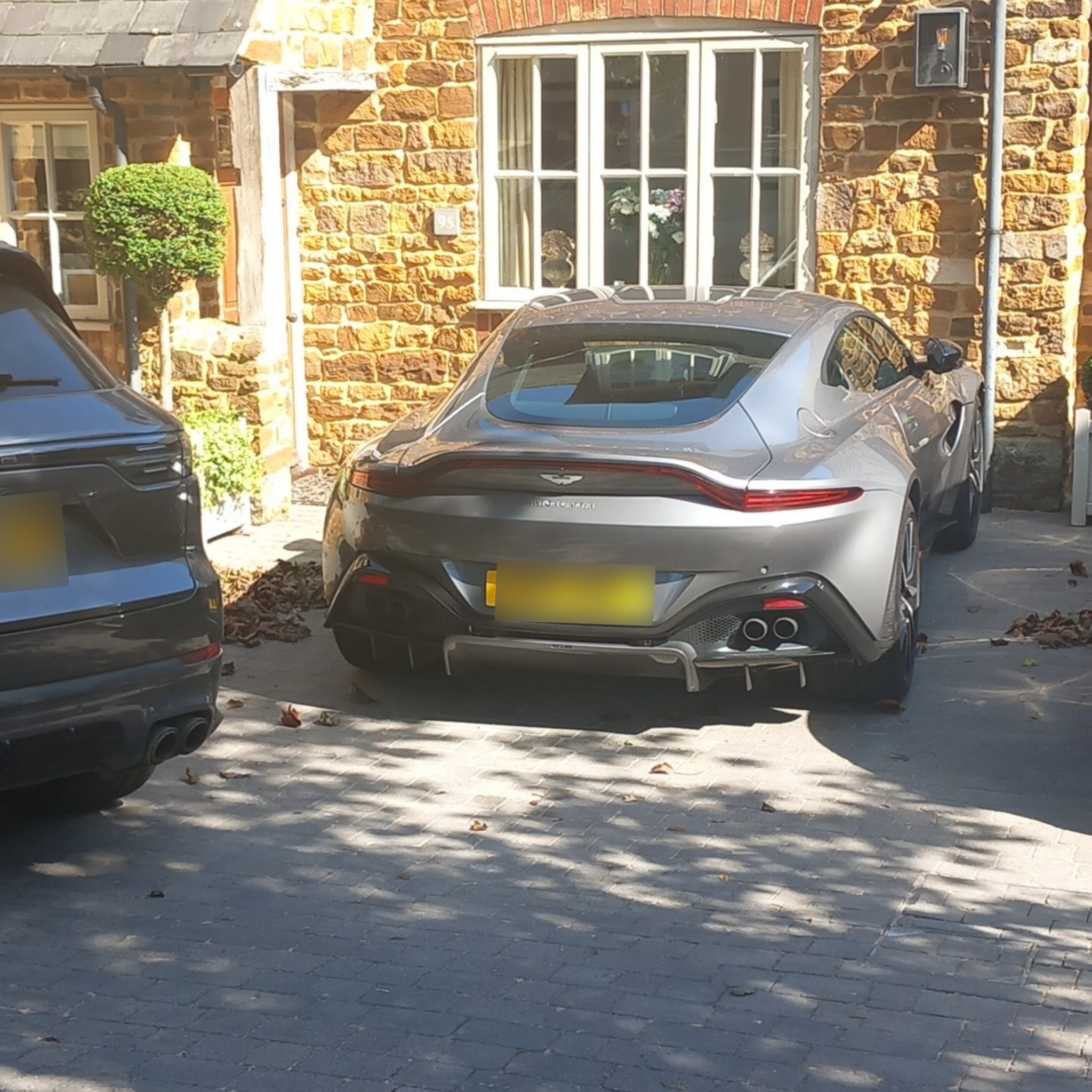 2018 Aston Martin Vantage (2018)