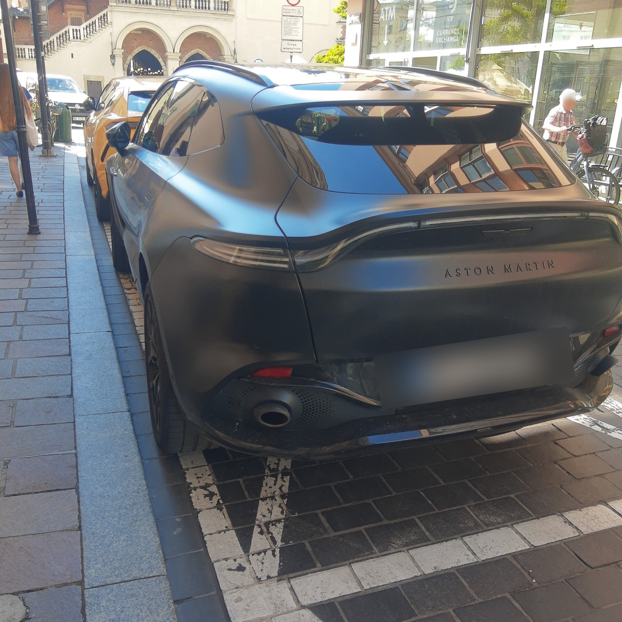 2020 Aston Martin DBX