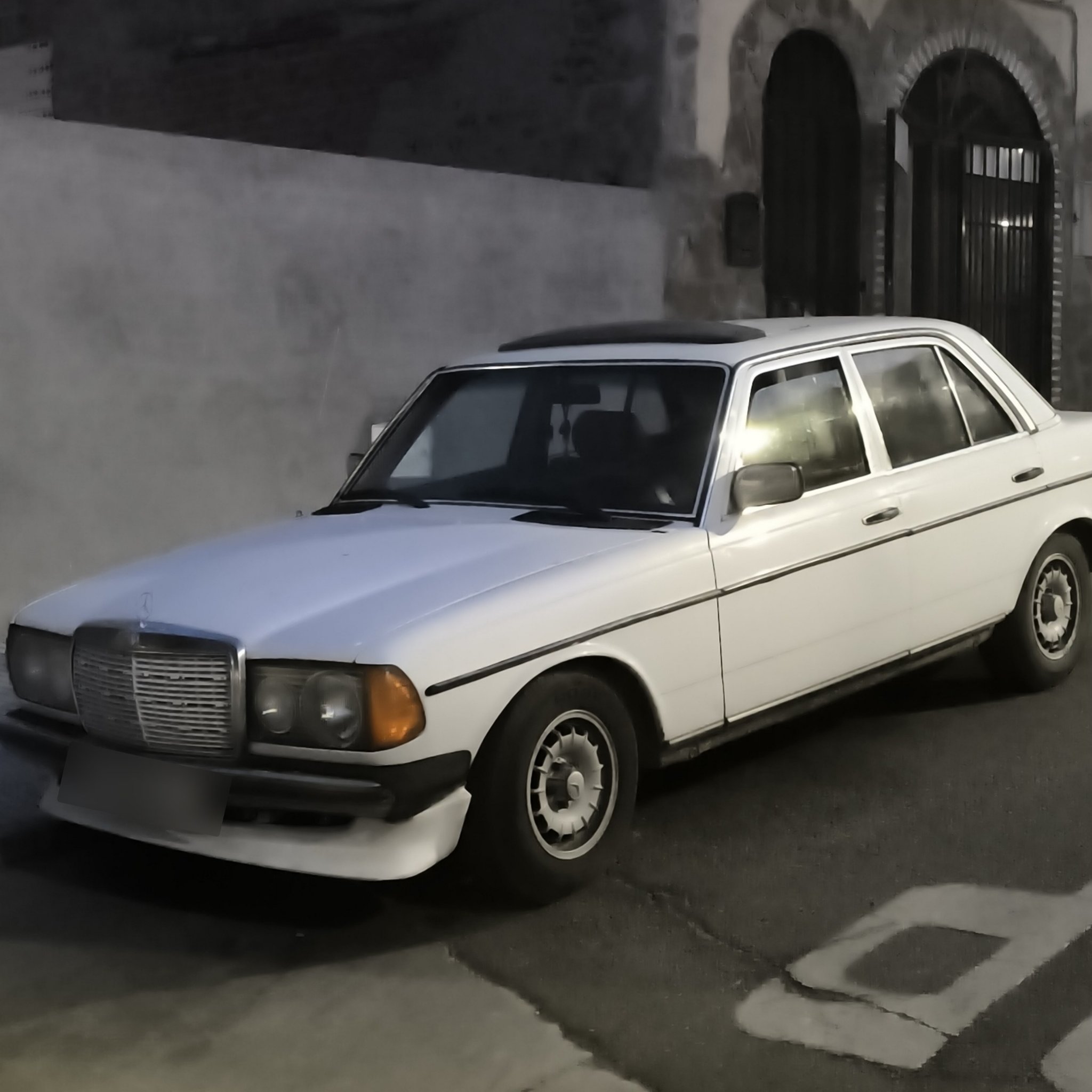 1976 Mercedes-Benz E-Class (W123)