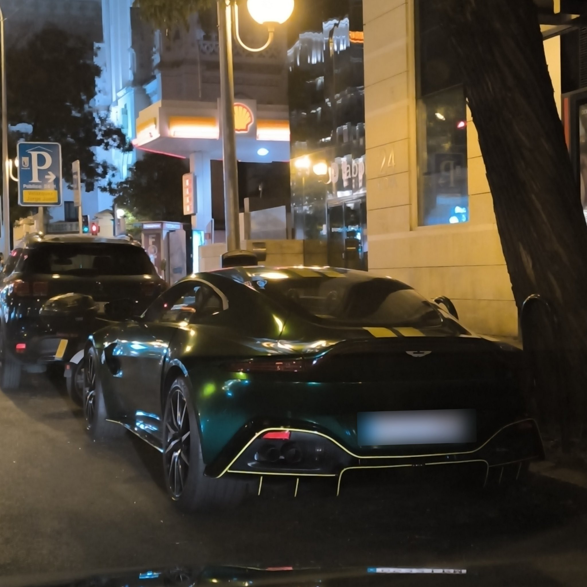 2018 Aston Martin Vantage (2018)
