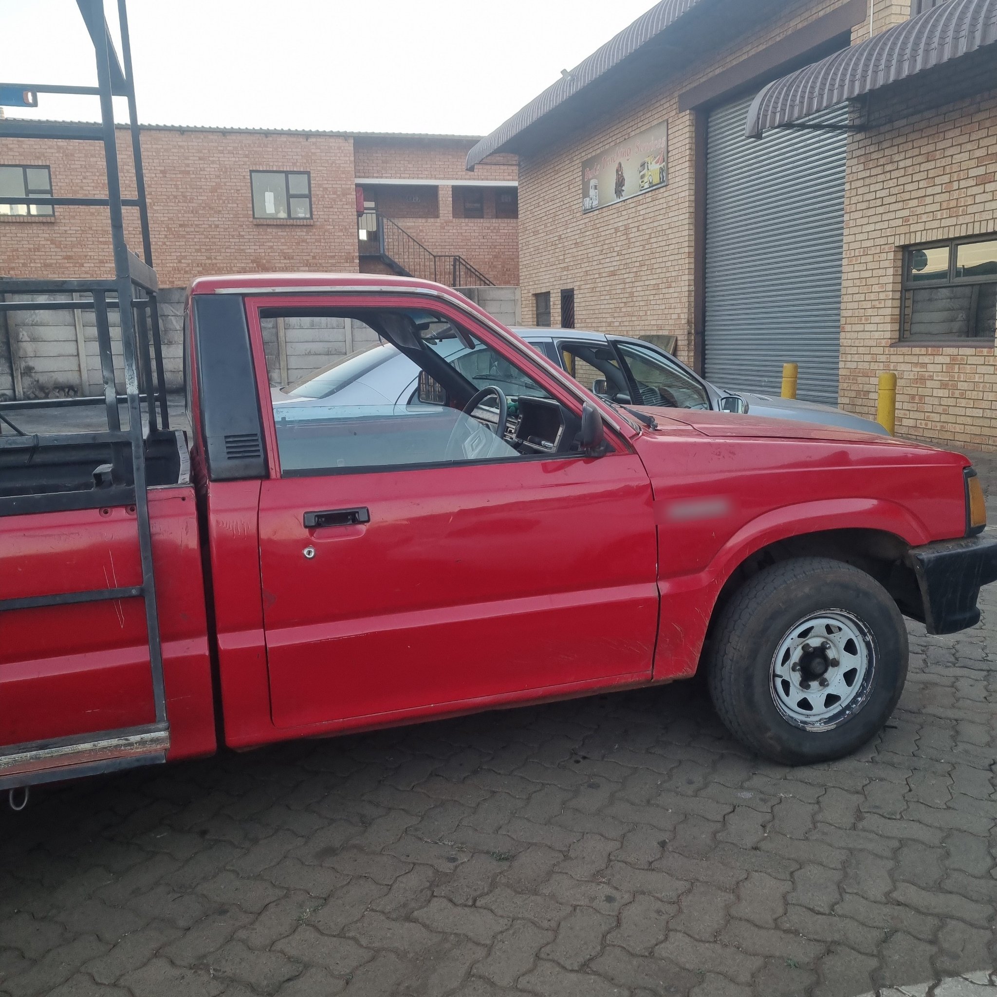 1985 Mazda B2200