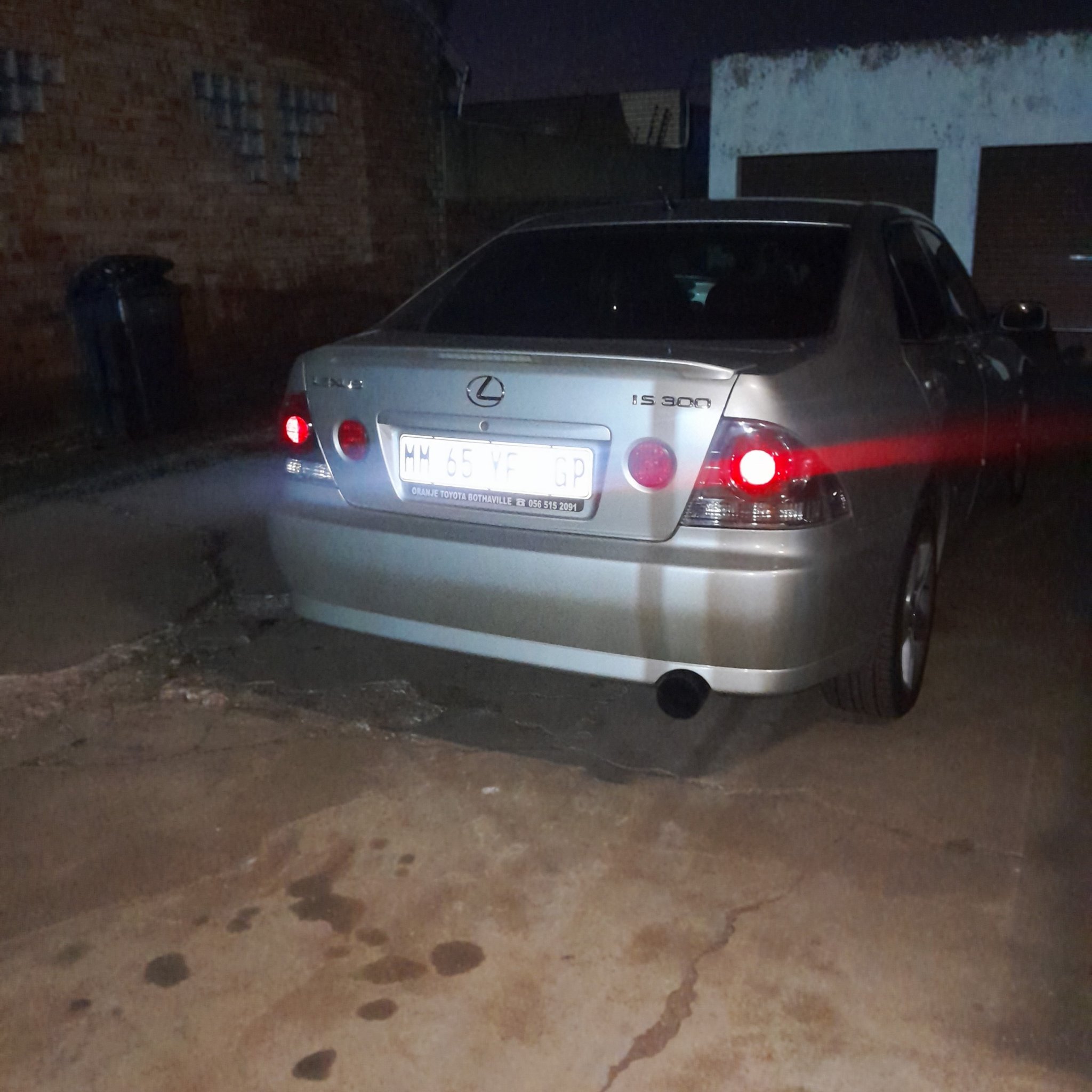 2001 Lexus IS 300 (XE10)