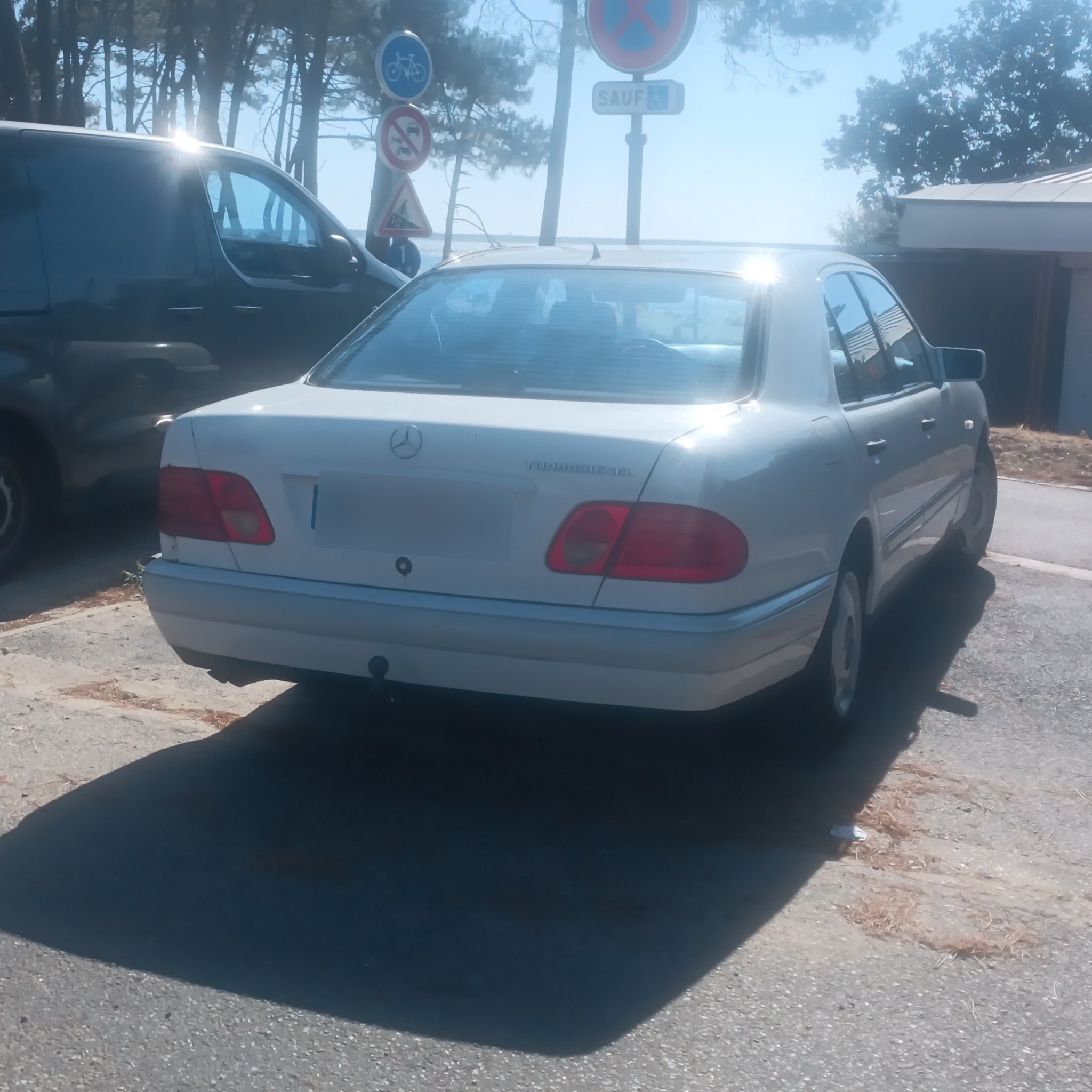 1995 Mercedes-Benz E-Class (W210)
