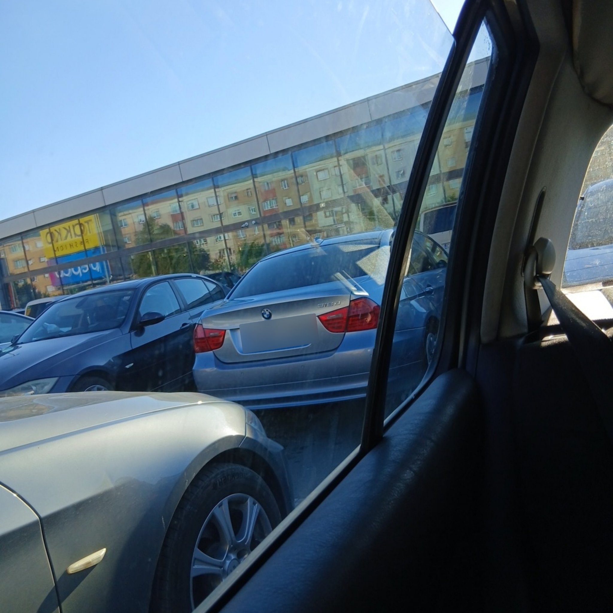 2005 BMW 3 Series (E90)