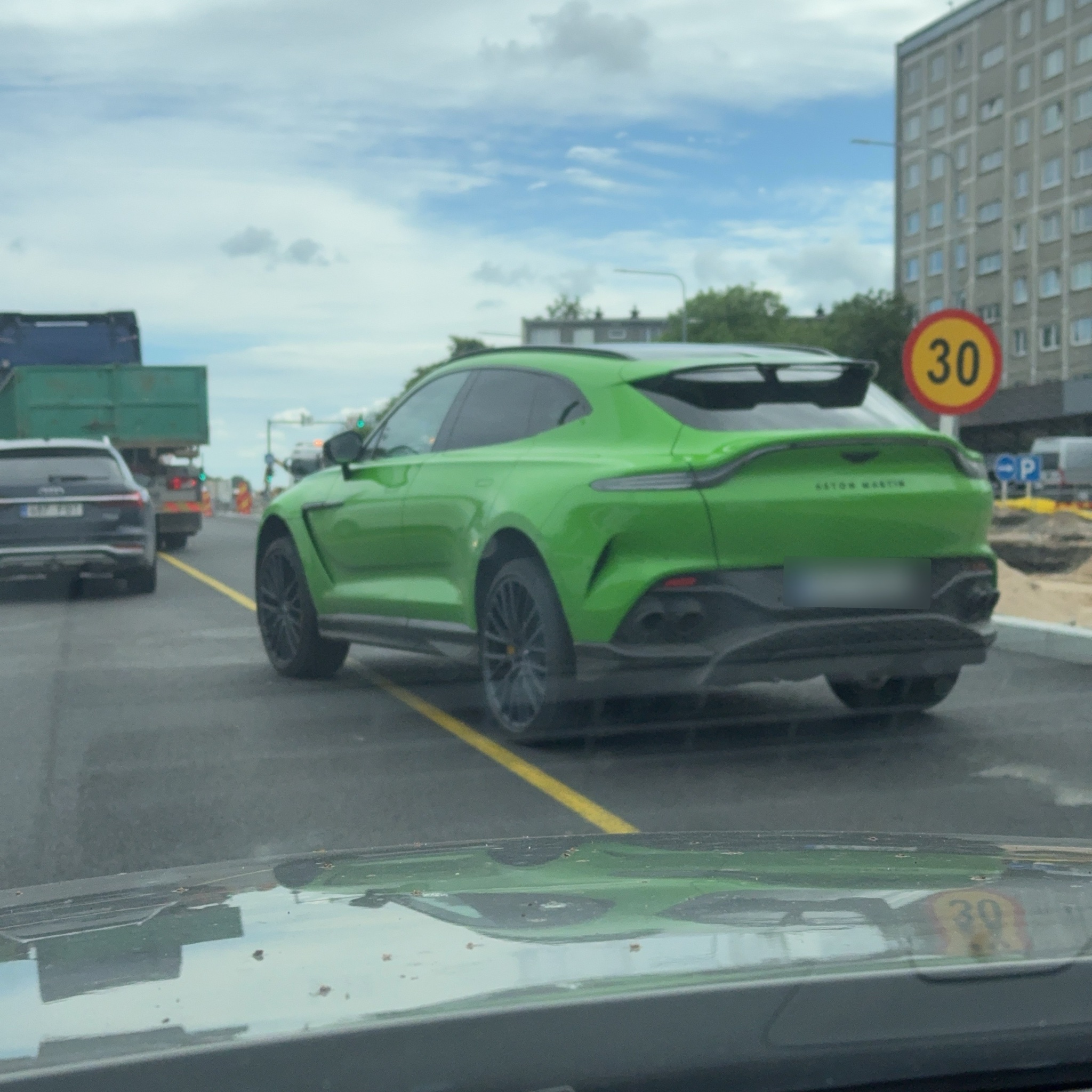 2022 Aston Martin DBX707