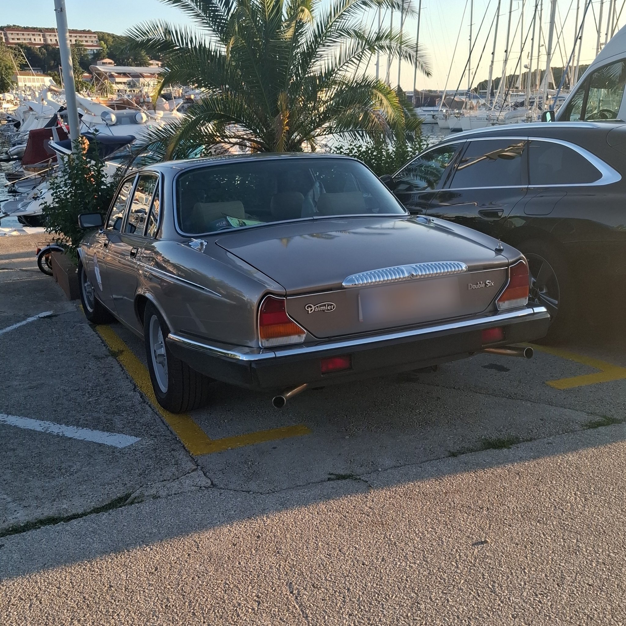 1992 Daimler Double Six (XJ40)