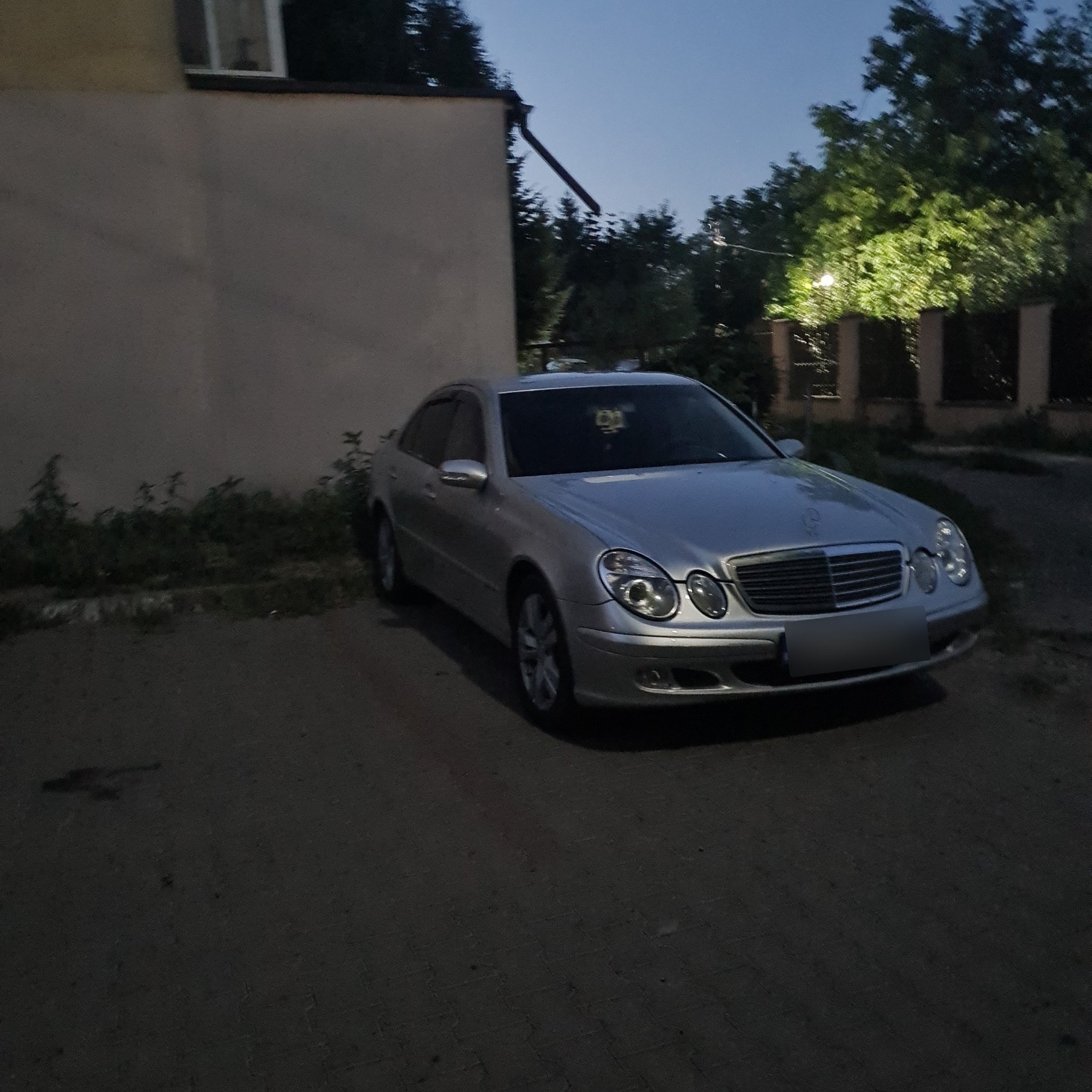 2002 Mercedes-Benz E-Class (W211)