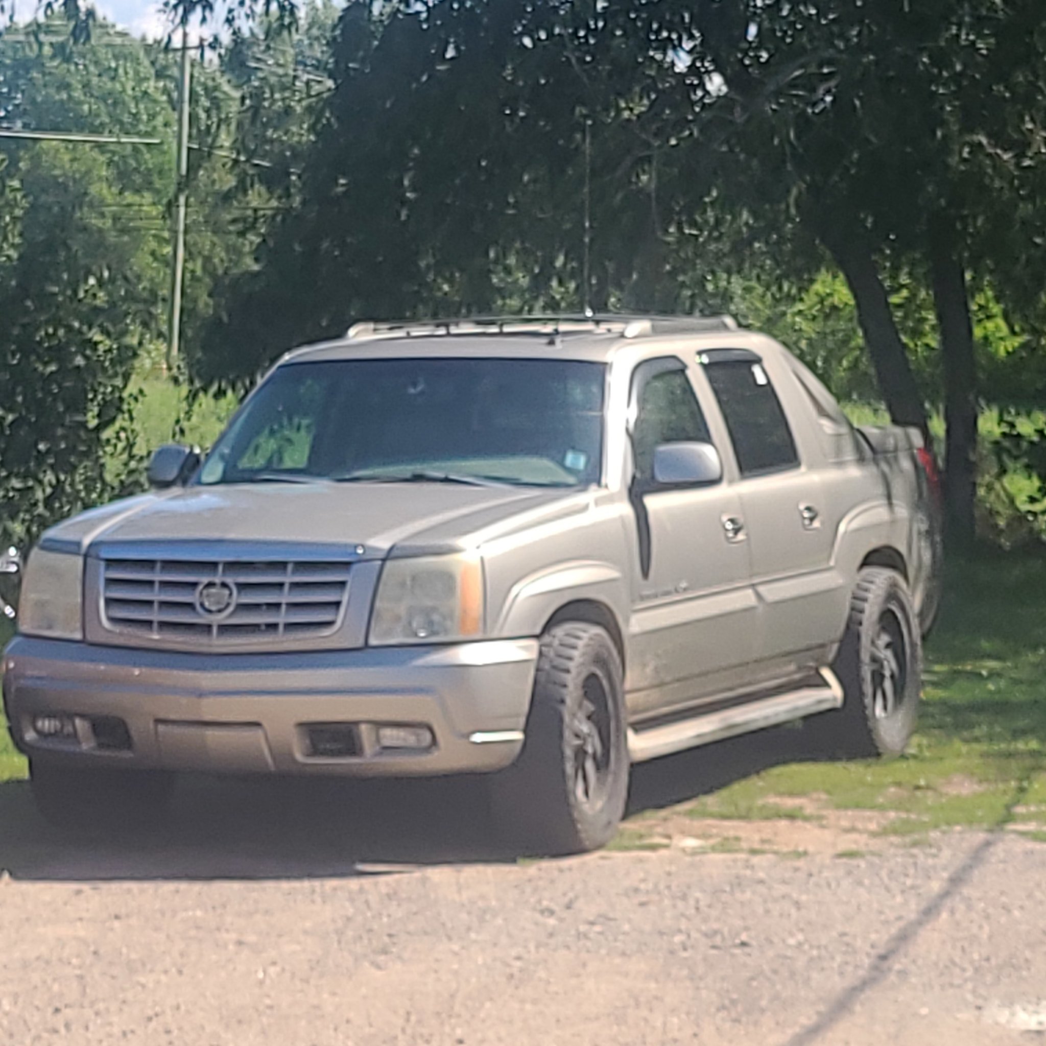 2002 Cadillac Escalade EXT (GMT820)