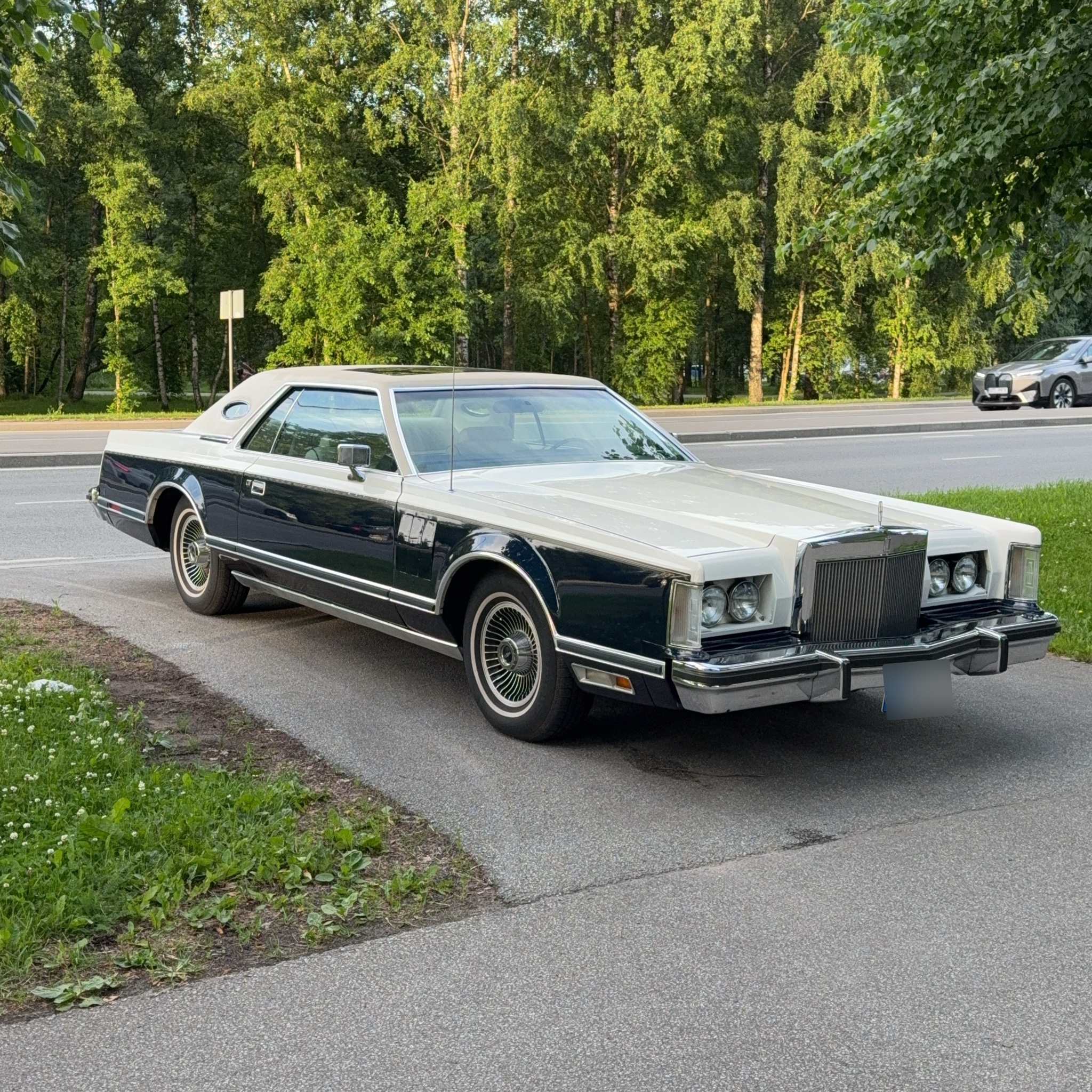 1977 Lincoln Continental Mark V