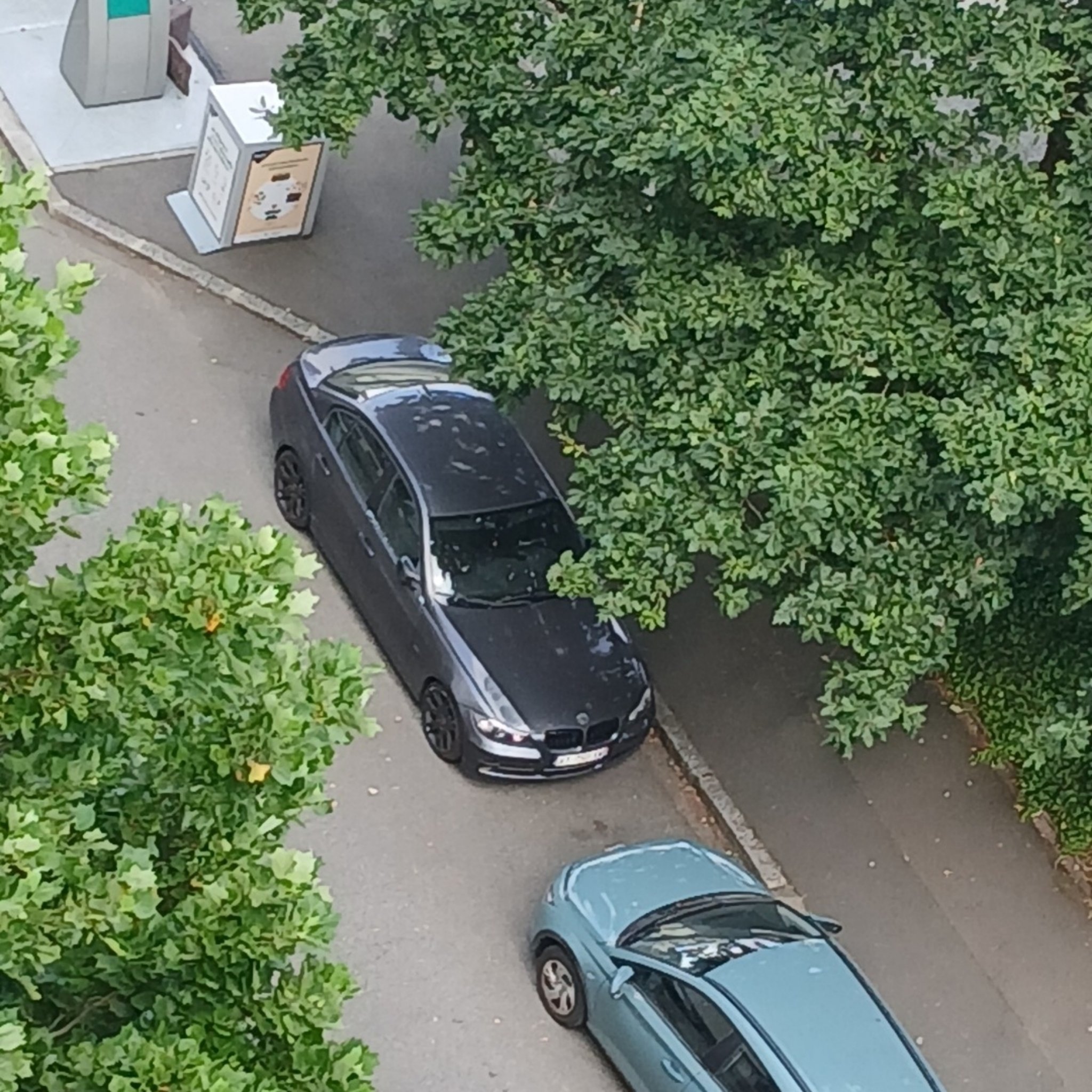 2005 BMW 3 Series (E90)