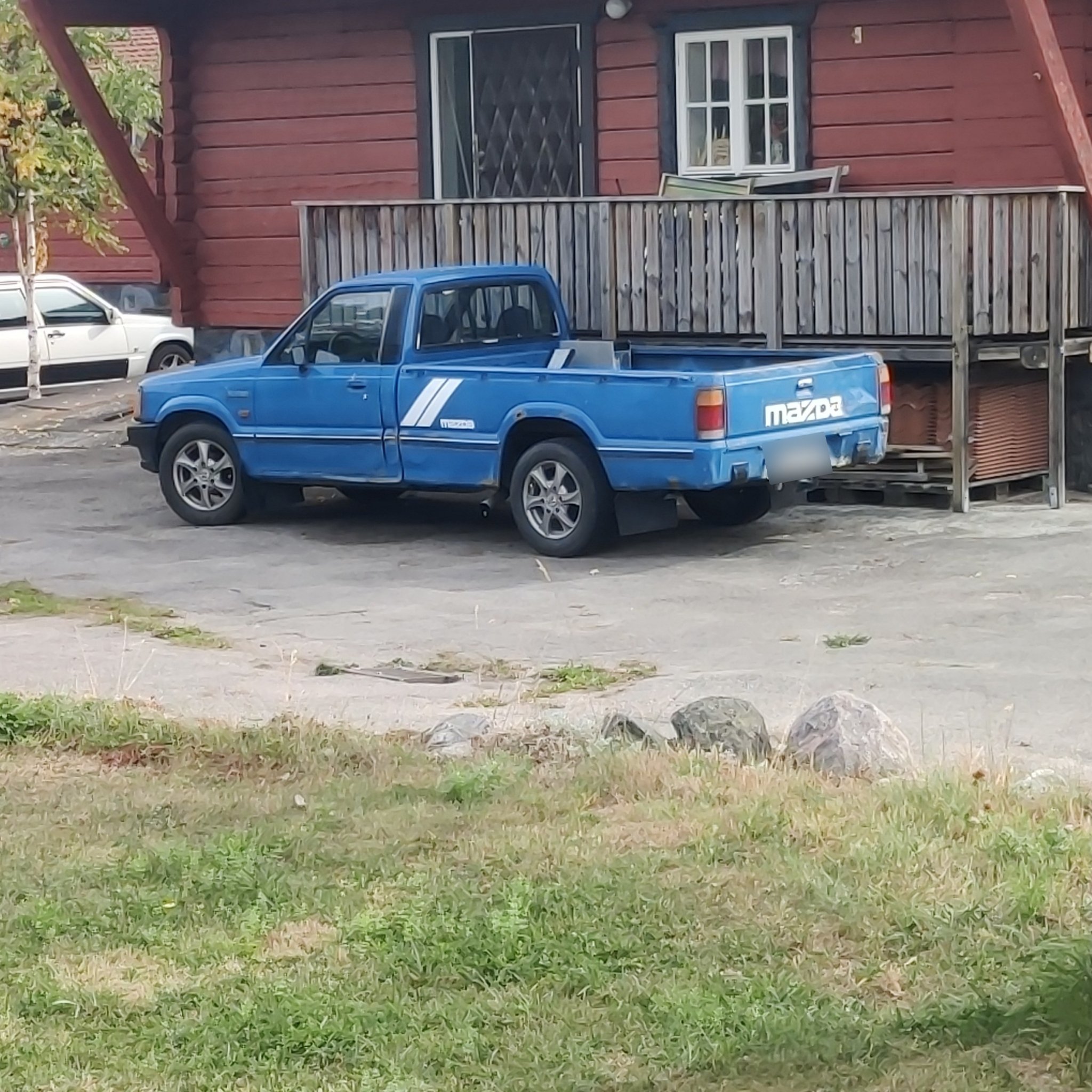 1985 Mazda B-Series (UN) Extra Cab