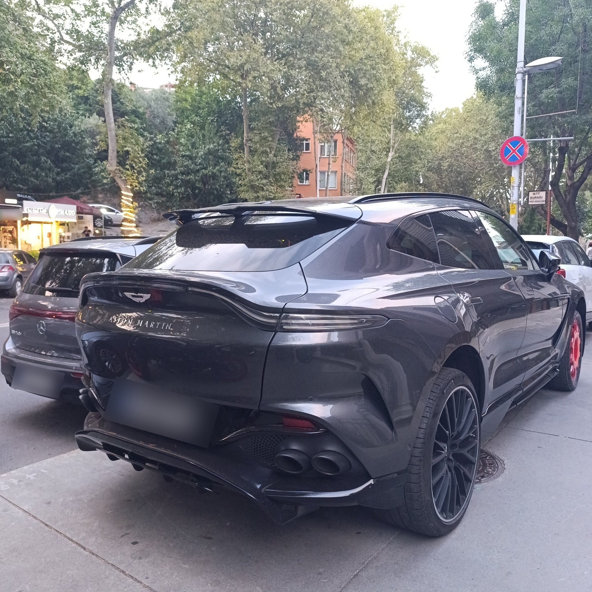 2022 Aston Martin DBX 707