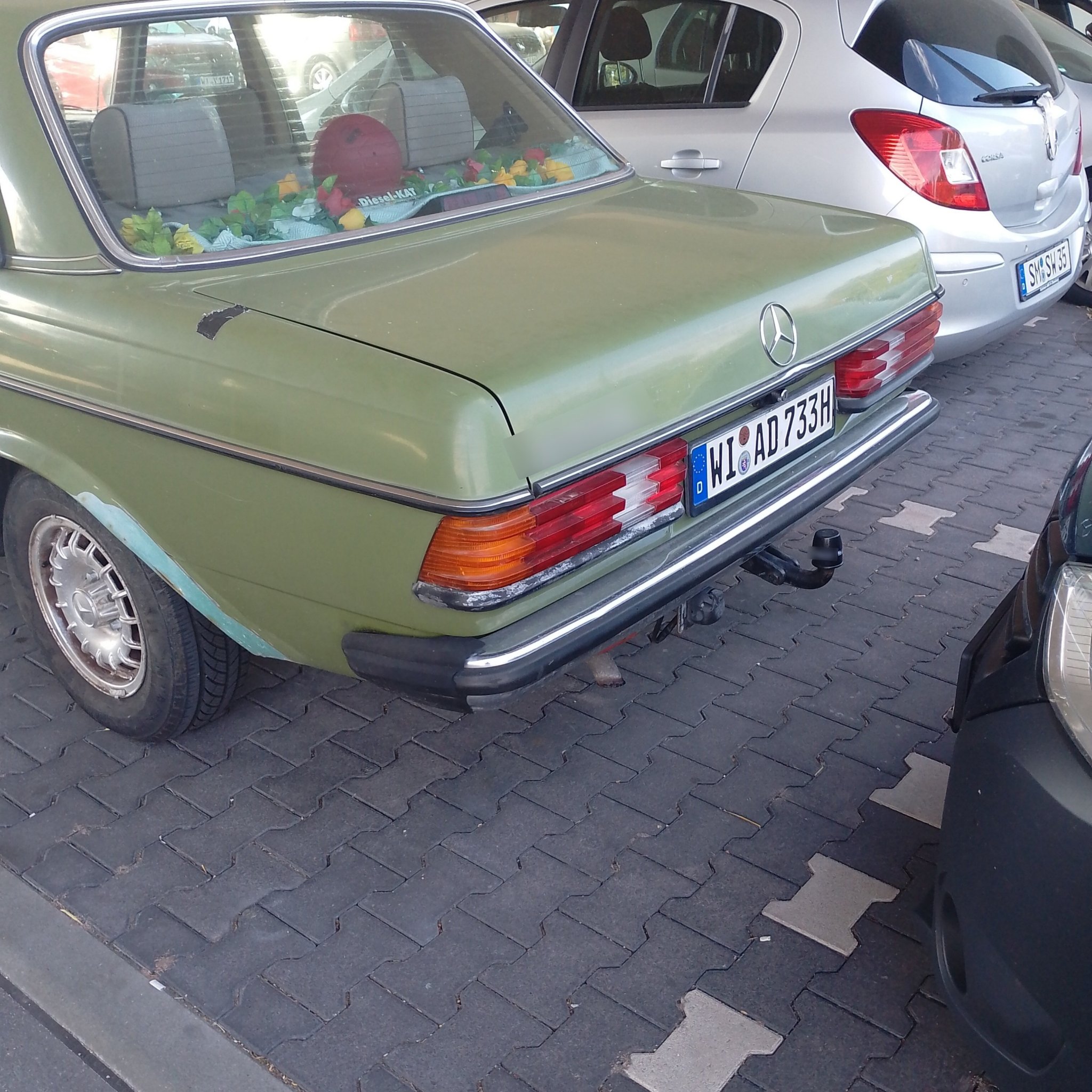 1976 Mercedes-Benz 240D (W123)
