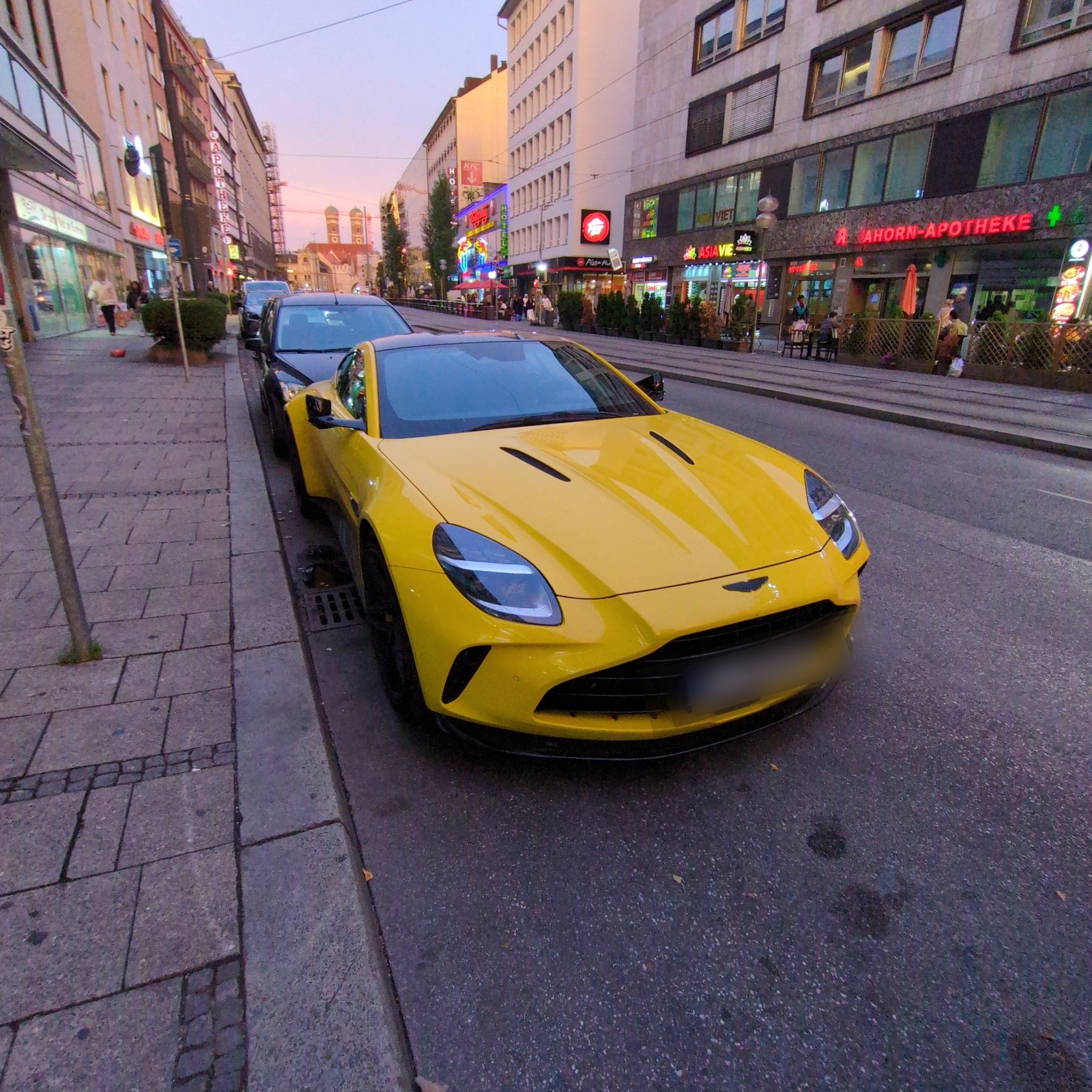 2024 Aston Martin Vantage (Q2AM1)