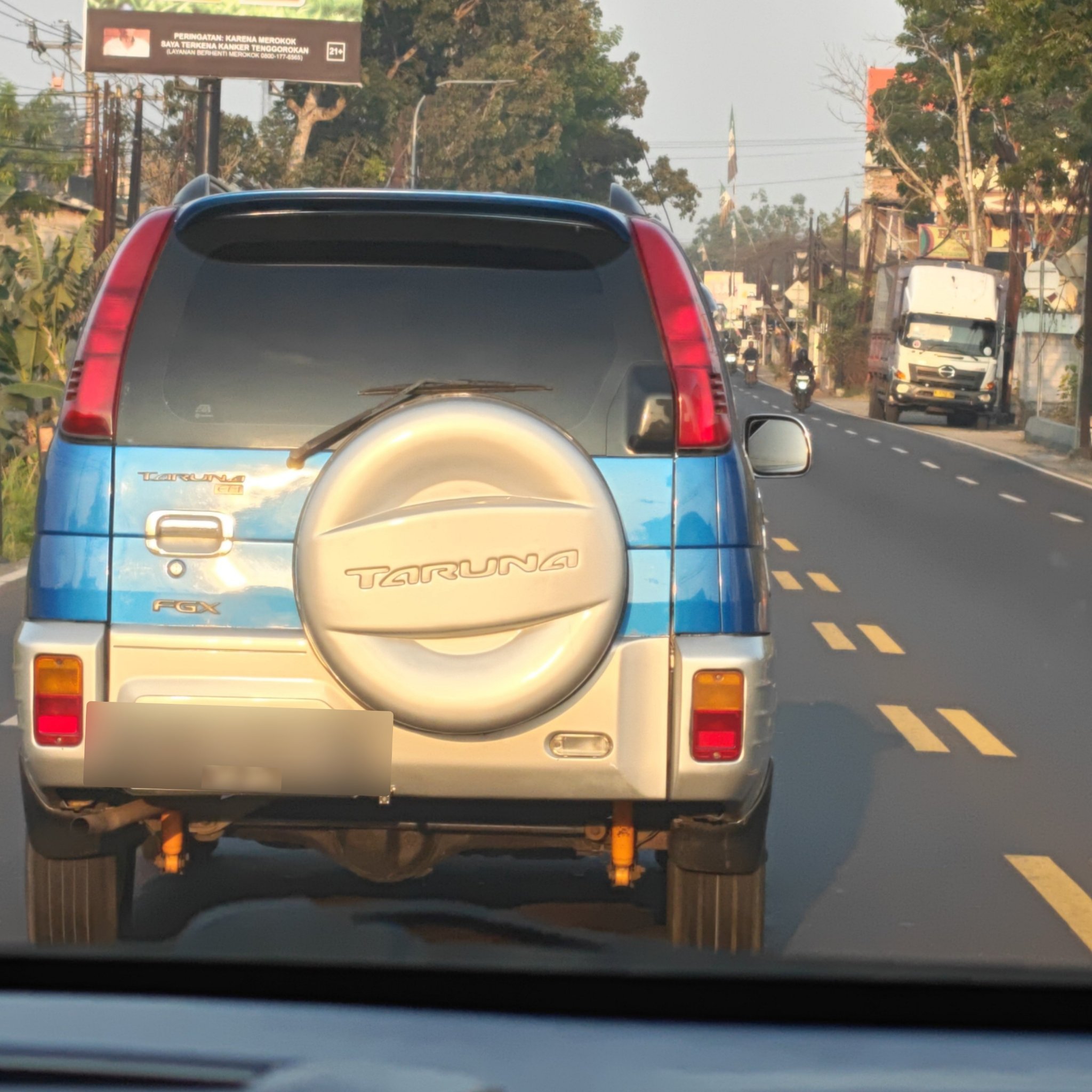 1999 Daihatsu Taruna (FGX)