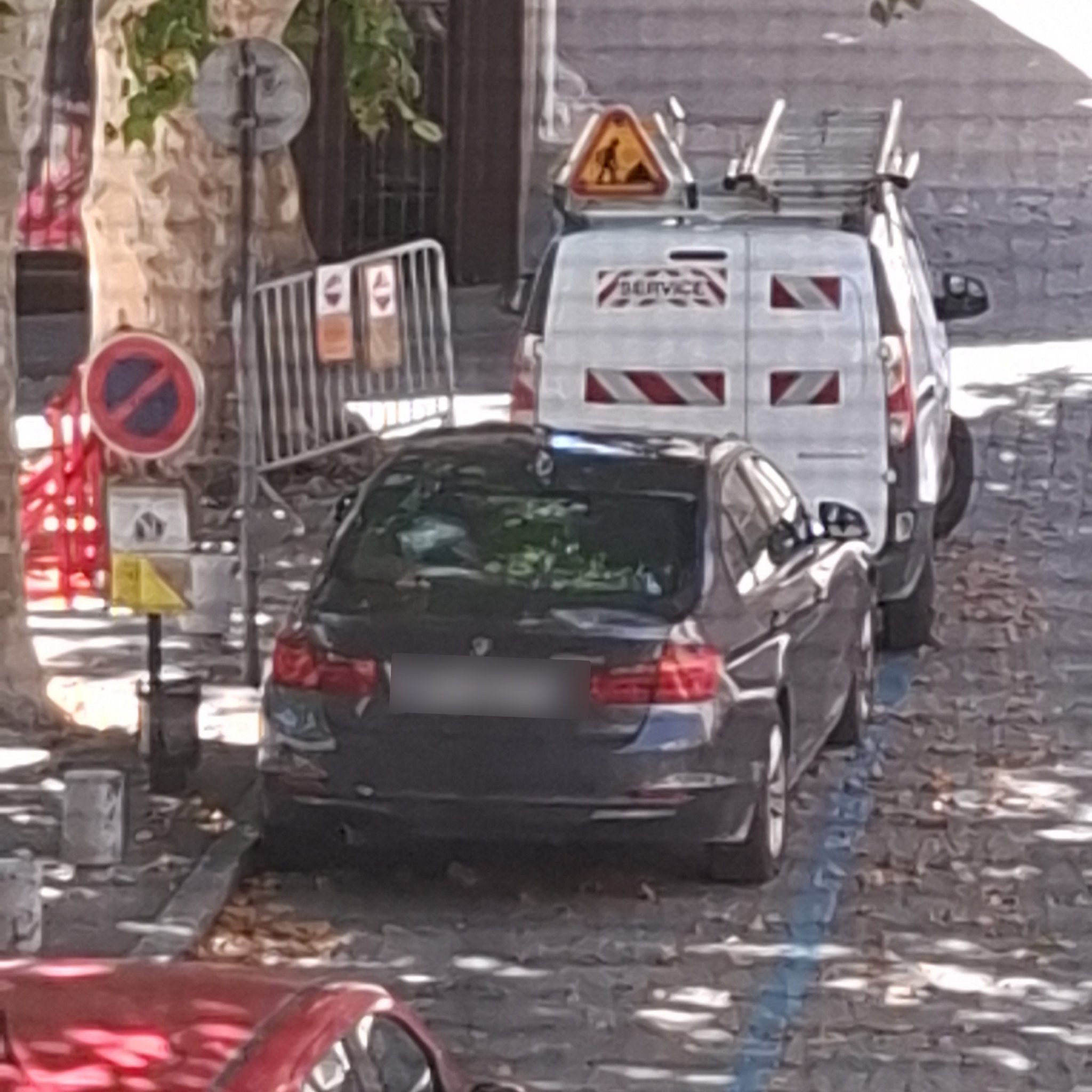 2005 BMW 3 Series (E90)