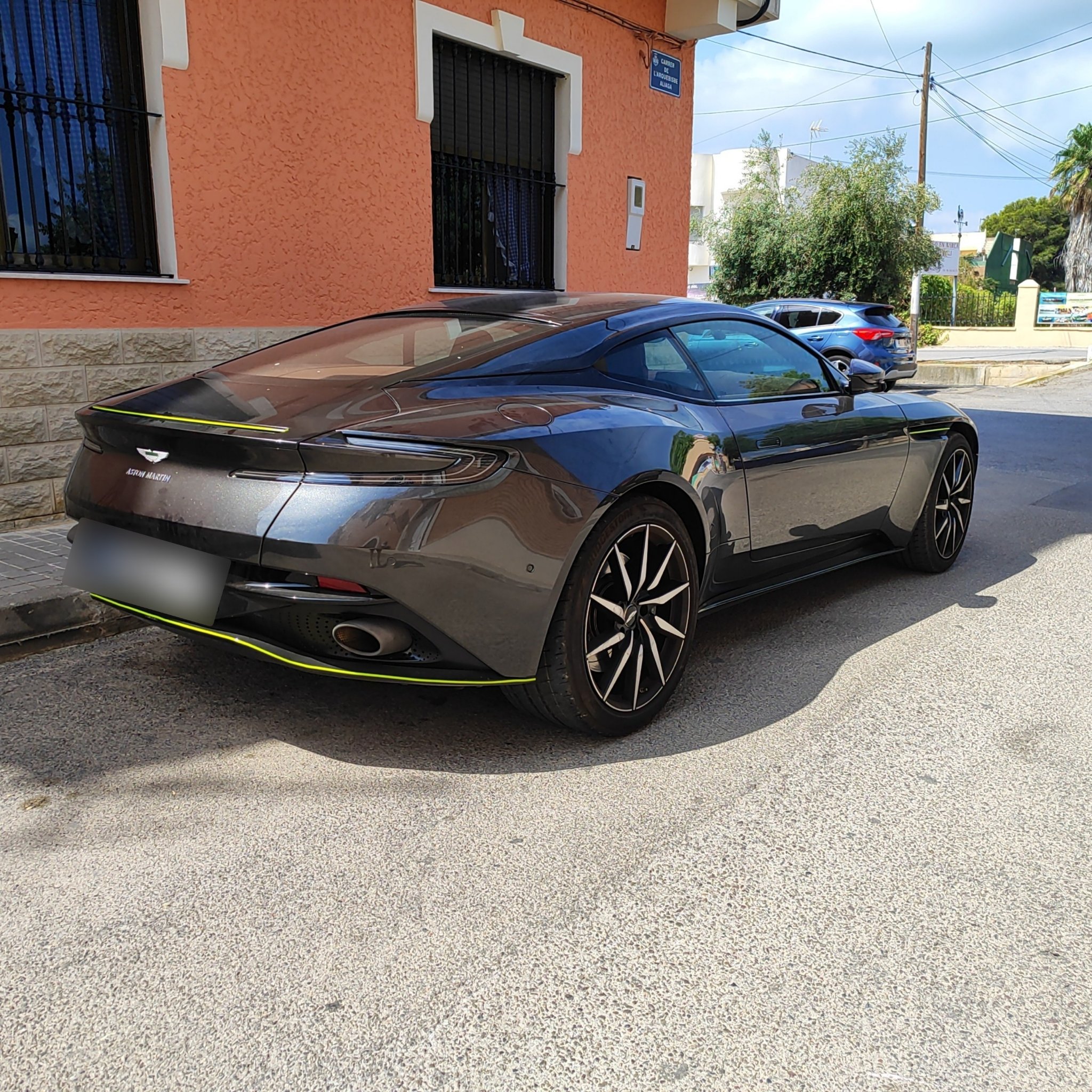2016 Aston Martin DB11