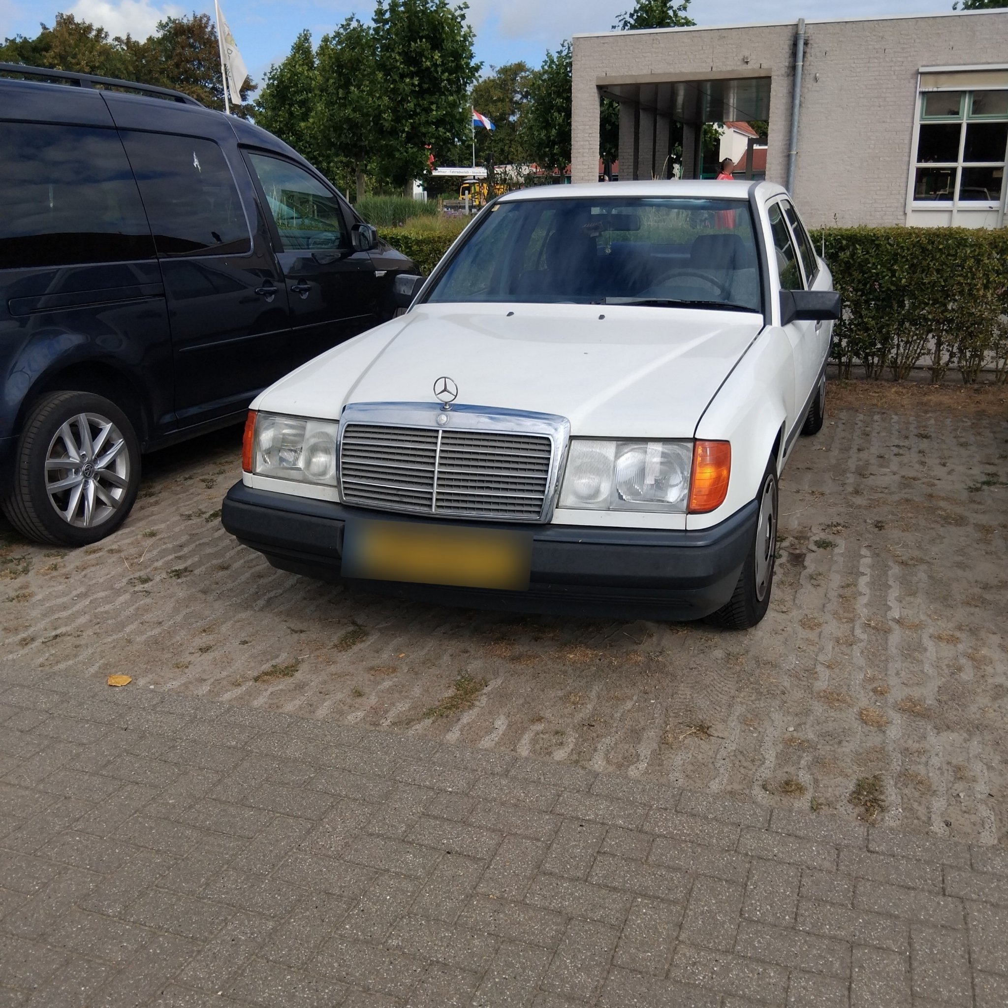 1984 Mercedes-Benz E-Class (W124)
