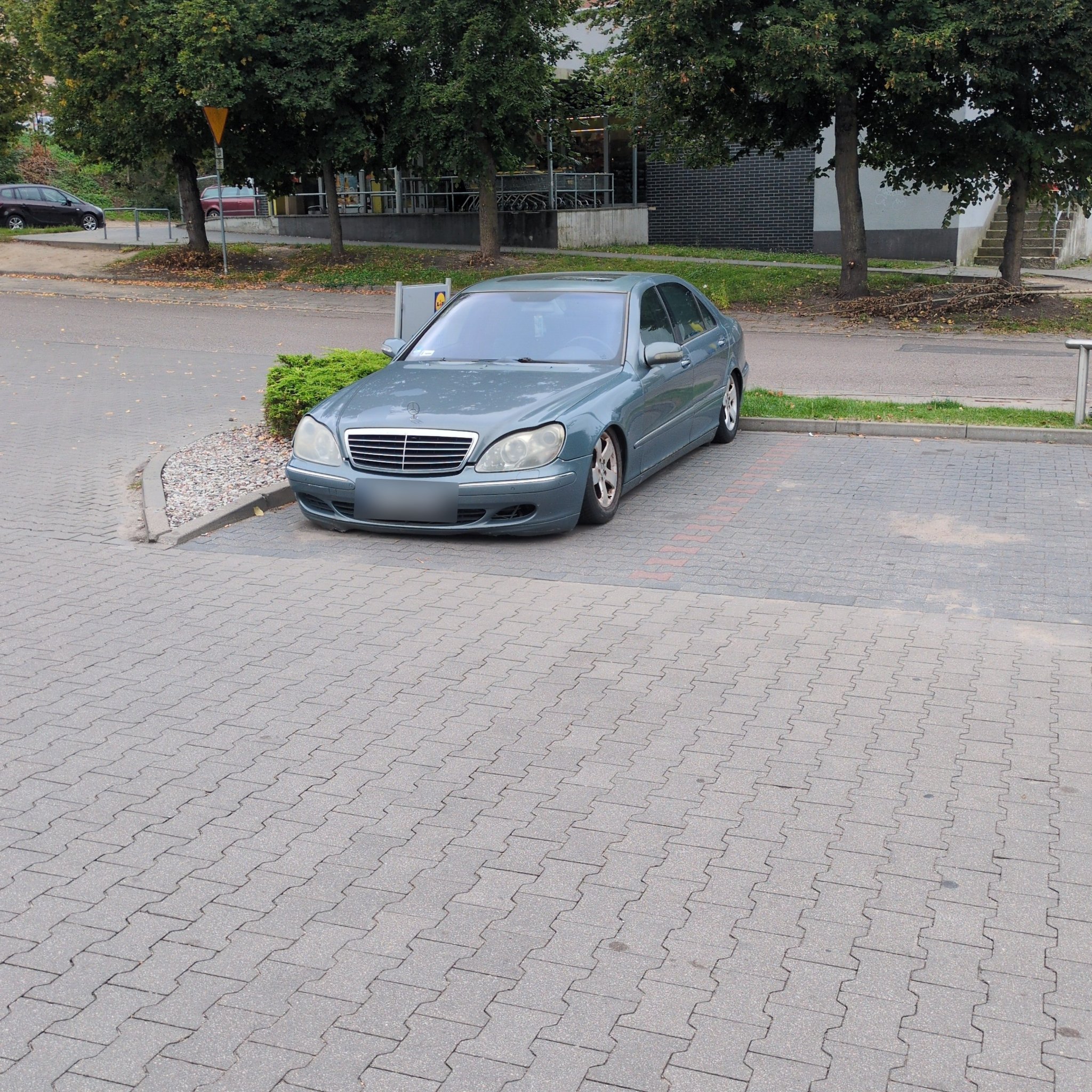 1998 Mercedes-Benz S-Class (W220)