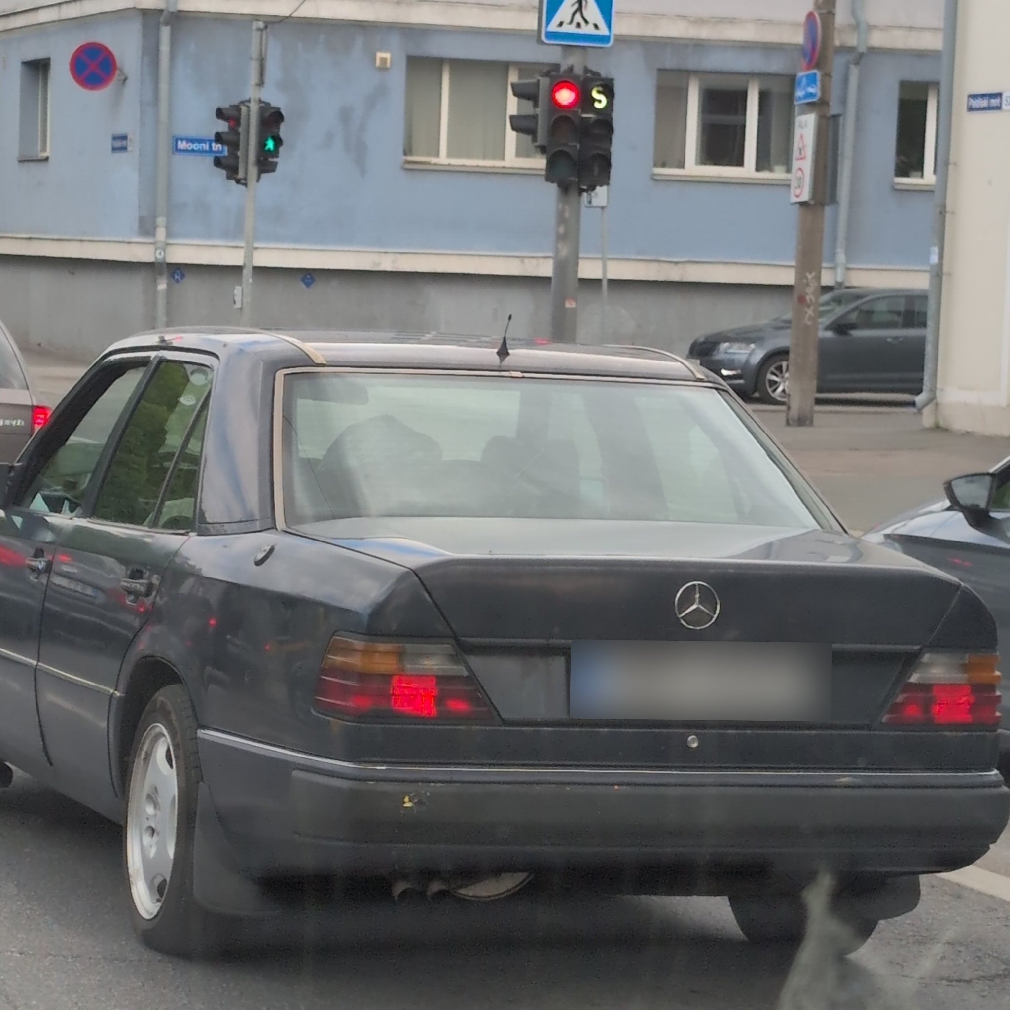 1984 Mercedes-Benz W124