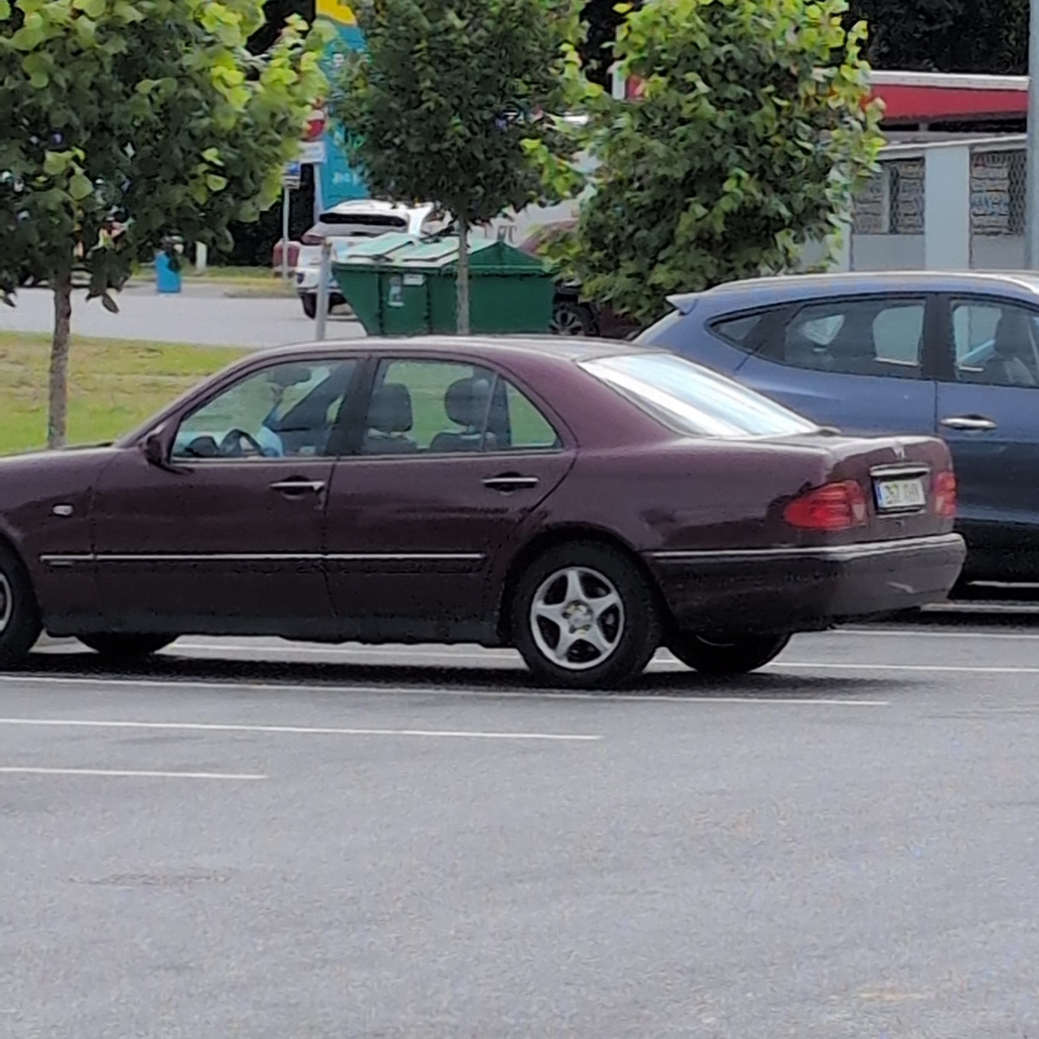 1995 Mercedes-Benz E-Class (W210)