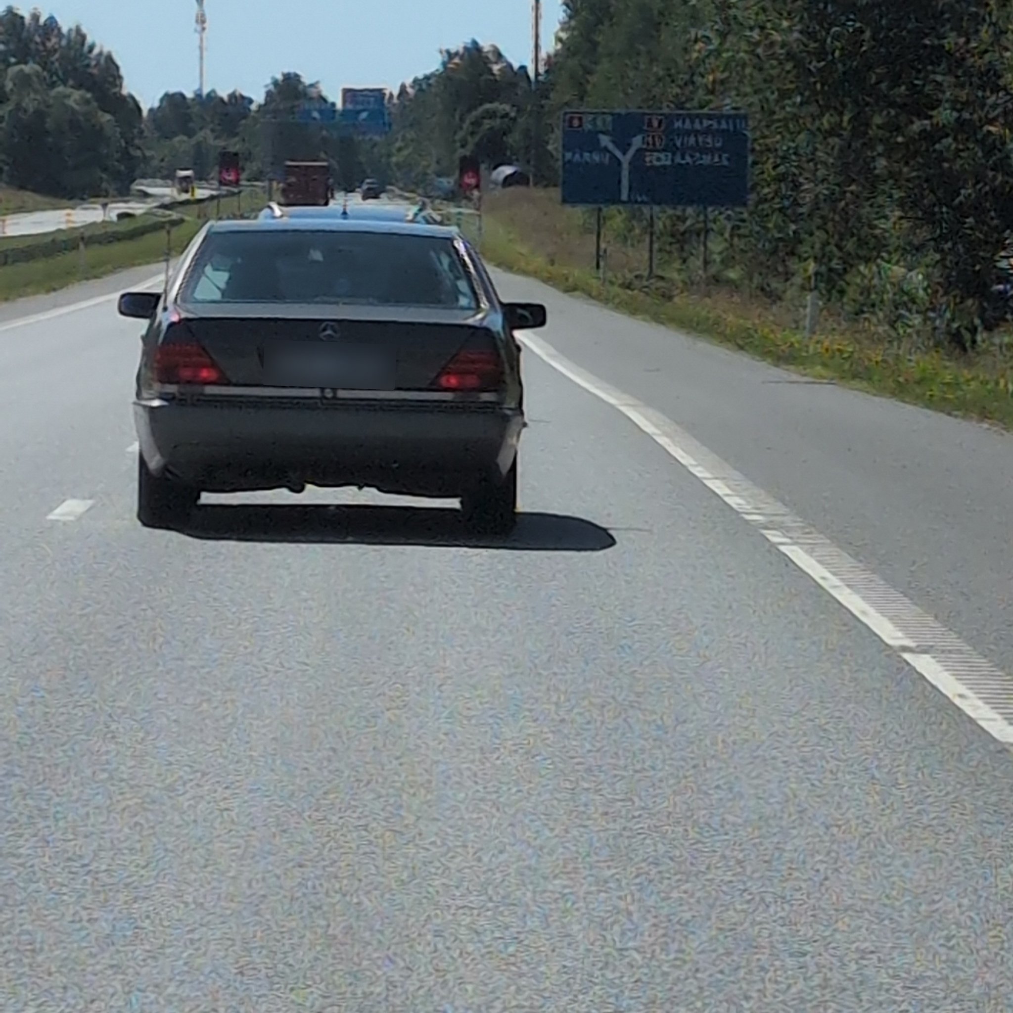 1991 Mercedes-Benz S-Class (W140)