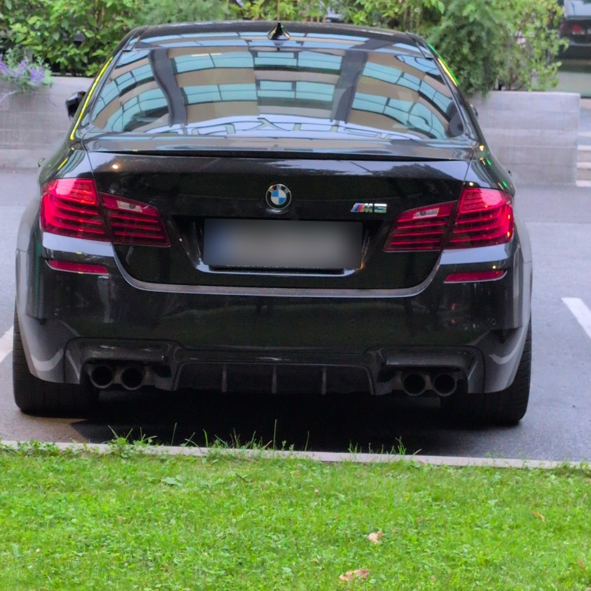 2011 BMW M5 (F10)