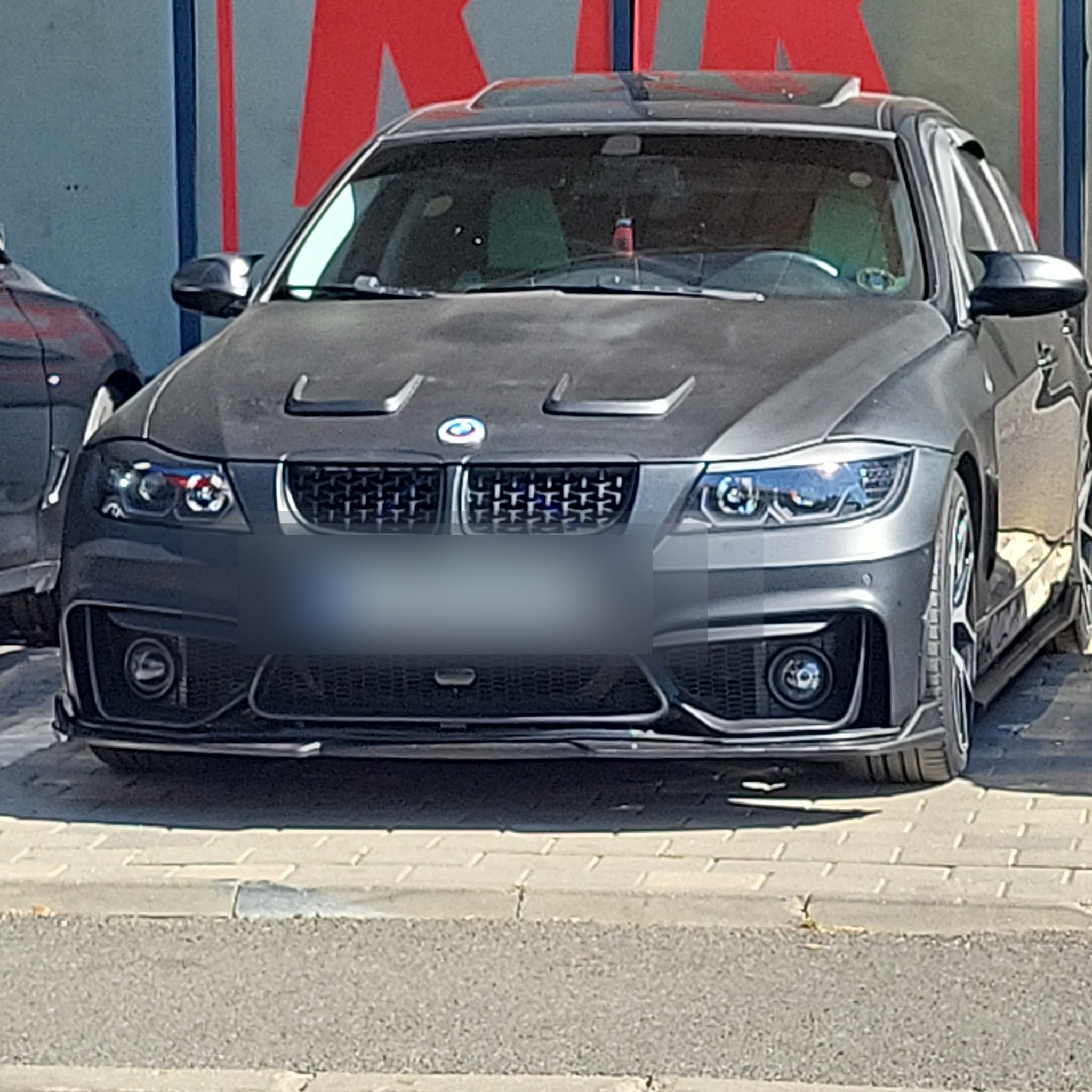 2005 BMW 3 Series (E90)
