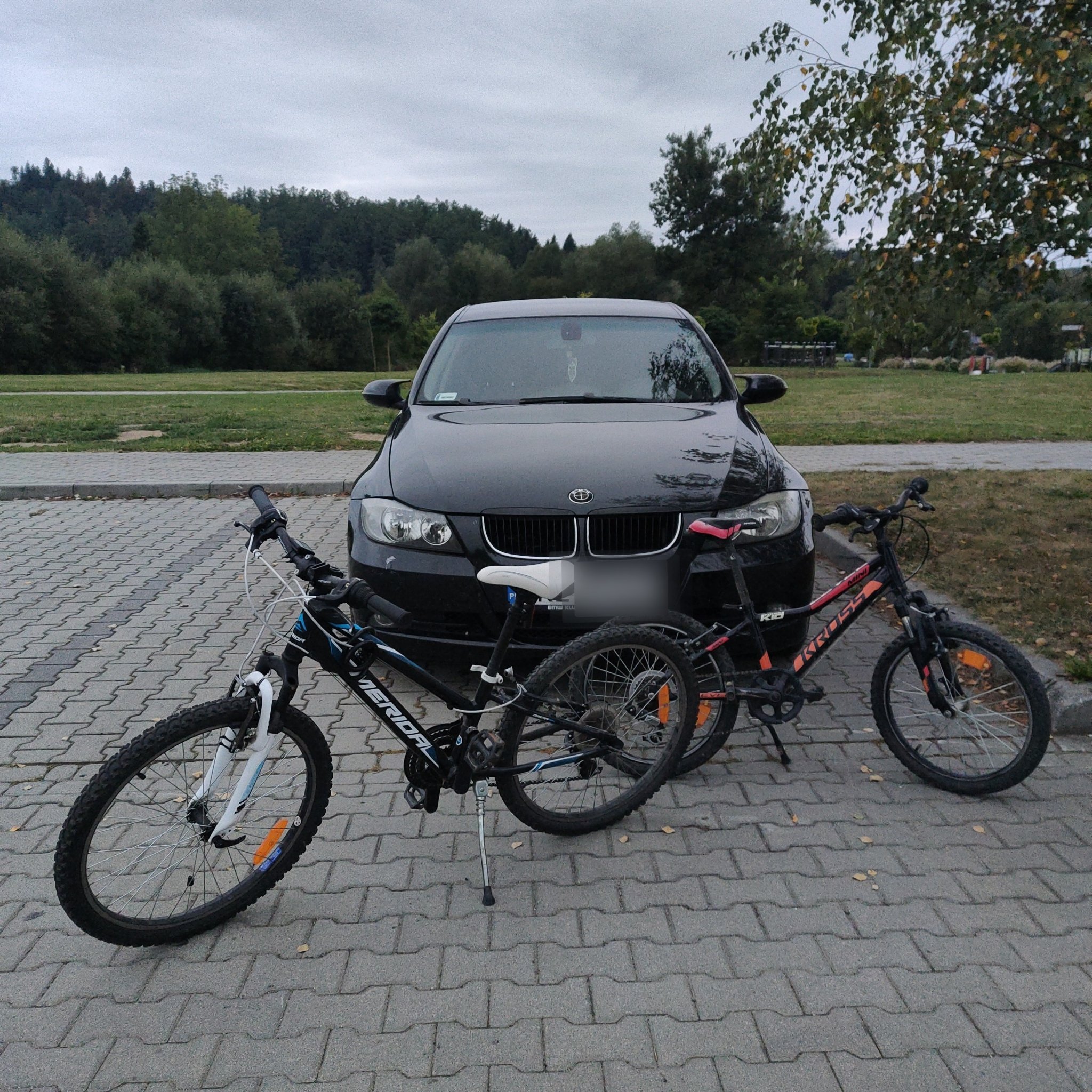 2005 BMW 3 Series (E90)