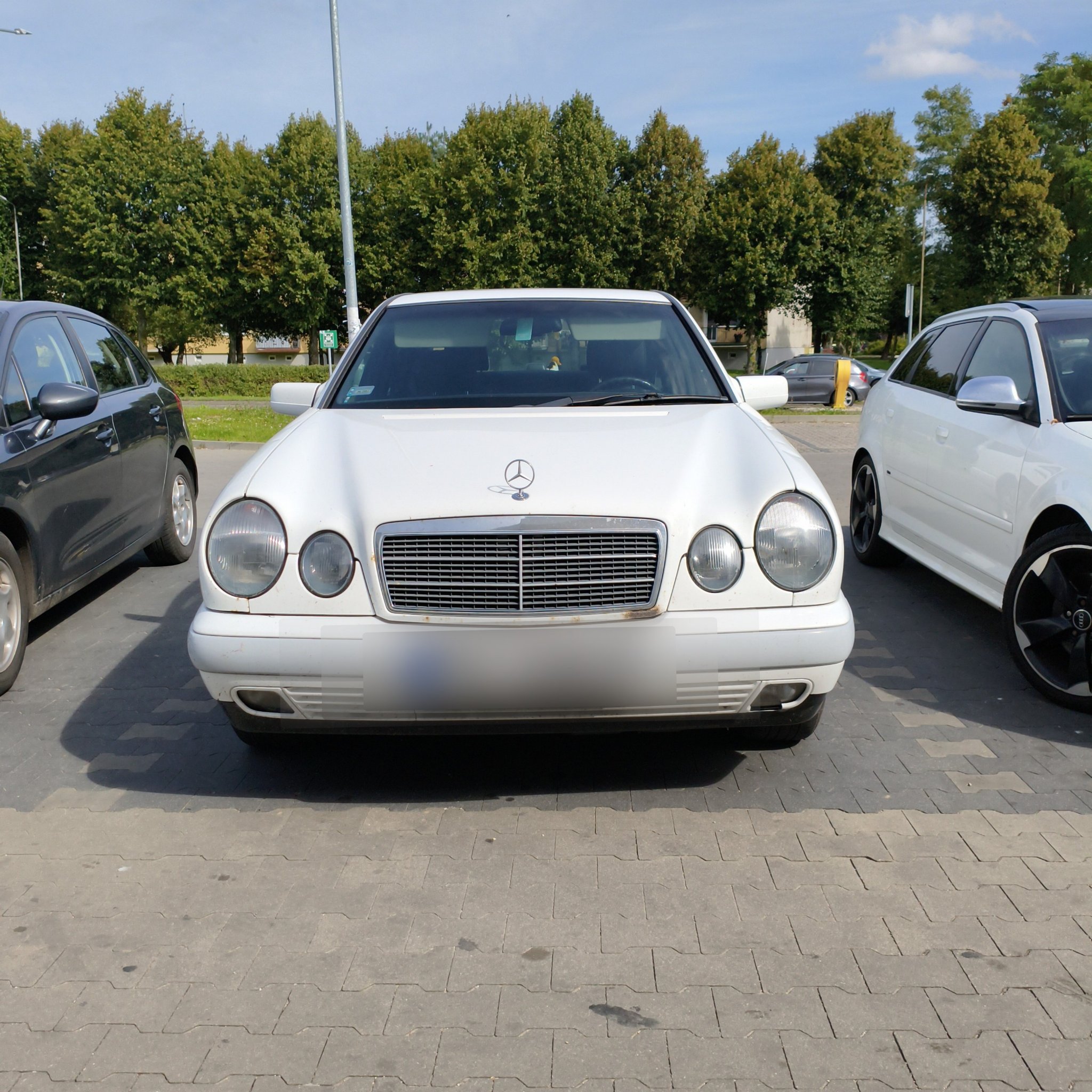 1995 Mercedes-Benz E-Class (W210)