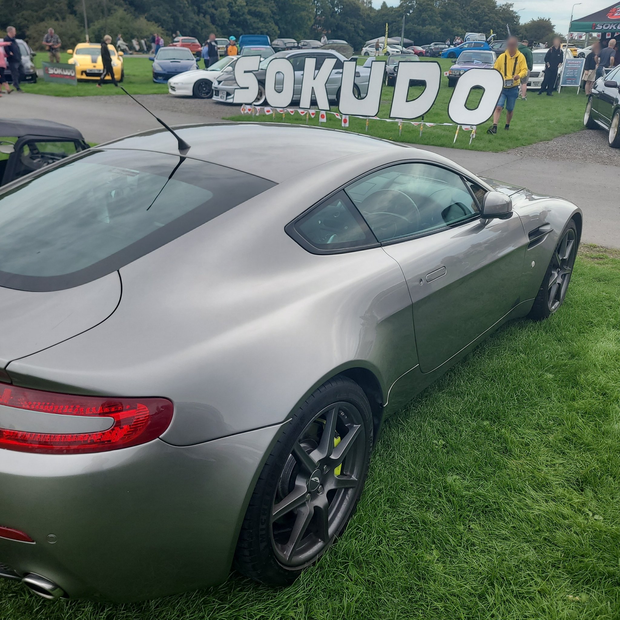 2005 Aston Martin Vantage (V8)