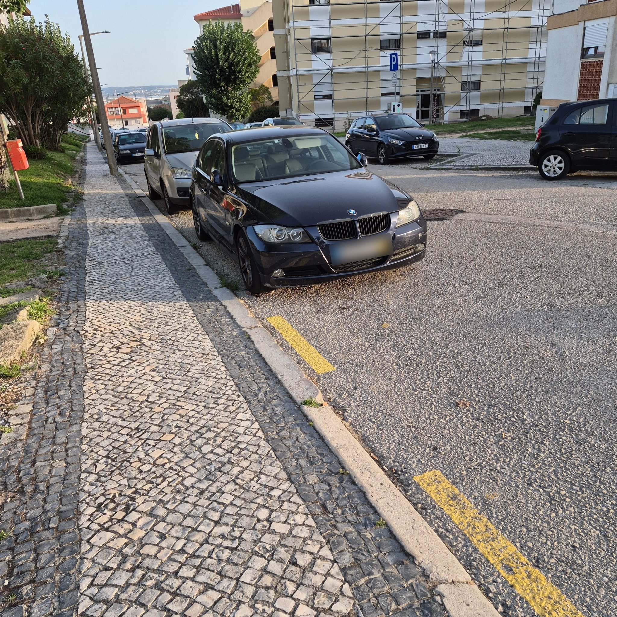 2005 BMW 3 Series (E90)