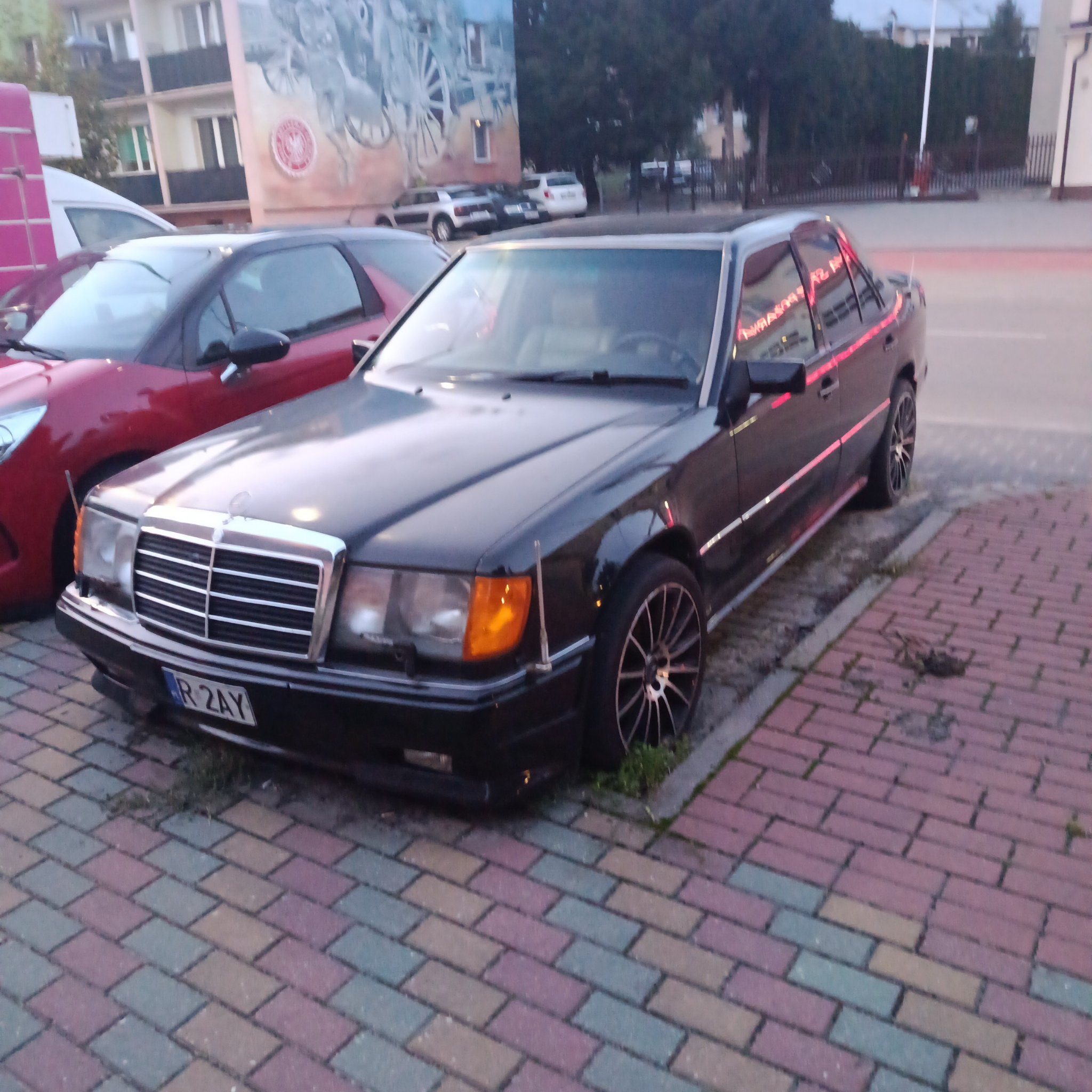 1984 Mercedes-Benz E-Class (W124)