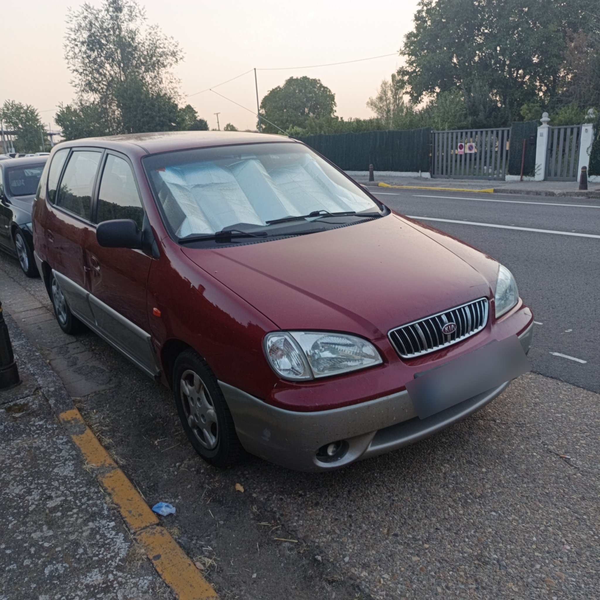 2000 Kia Carens (RS)