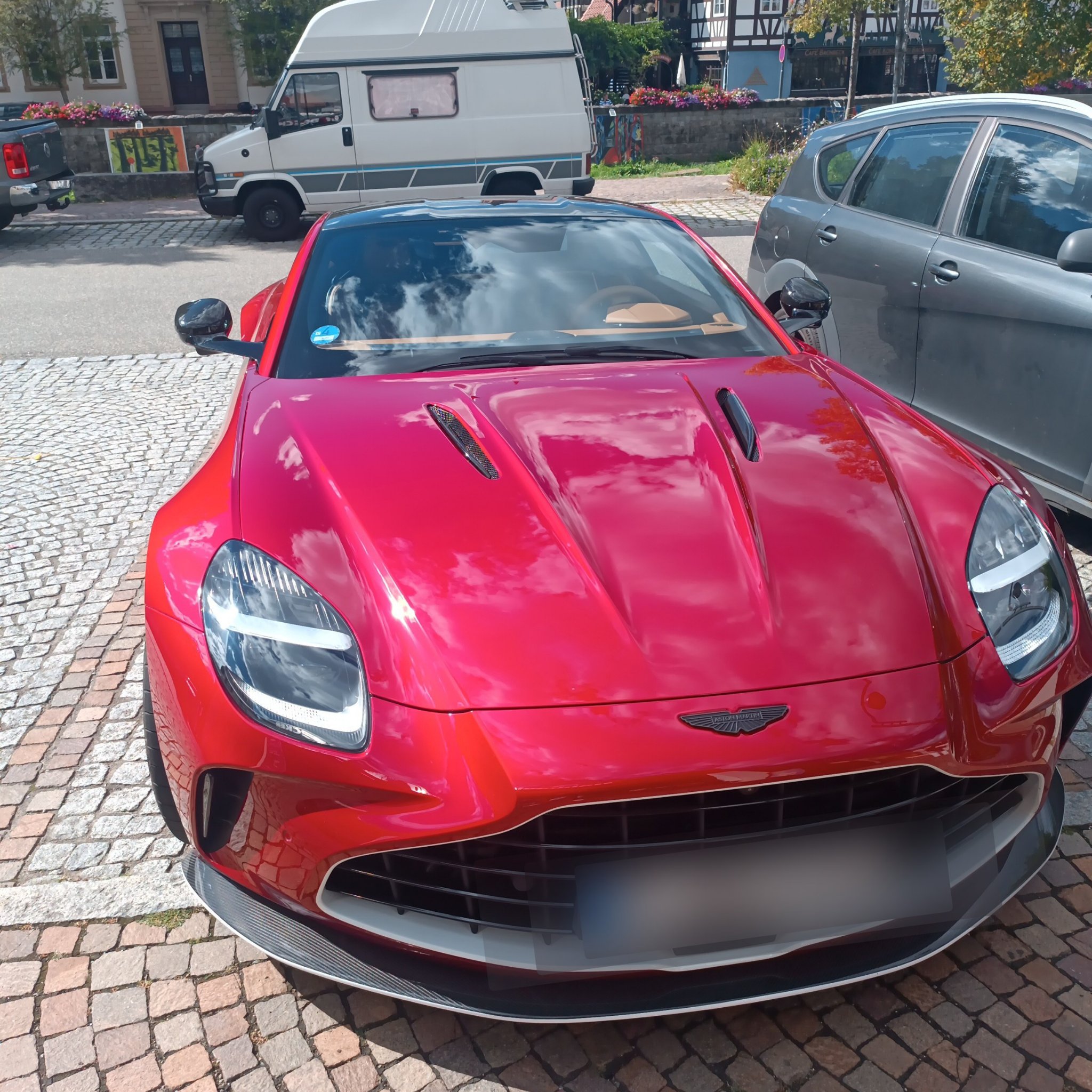 2024 Aston Martin Vantage (Q9)