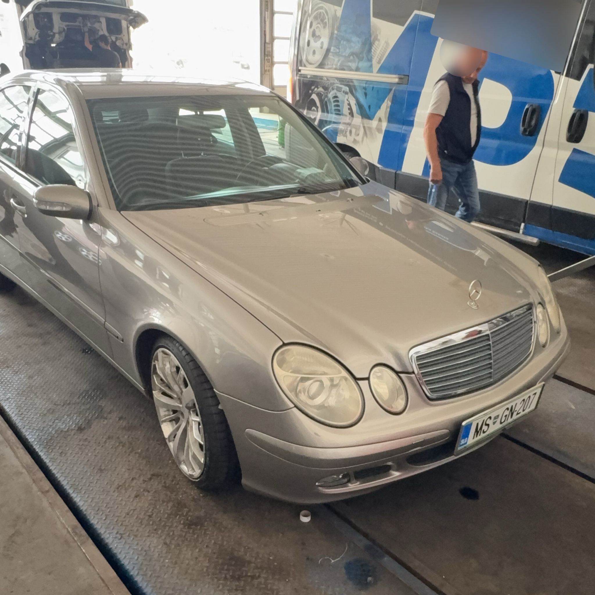 2002 Mercedes-Benz W211