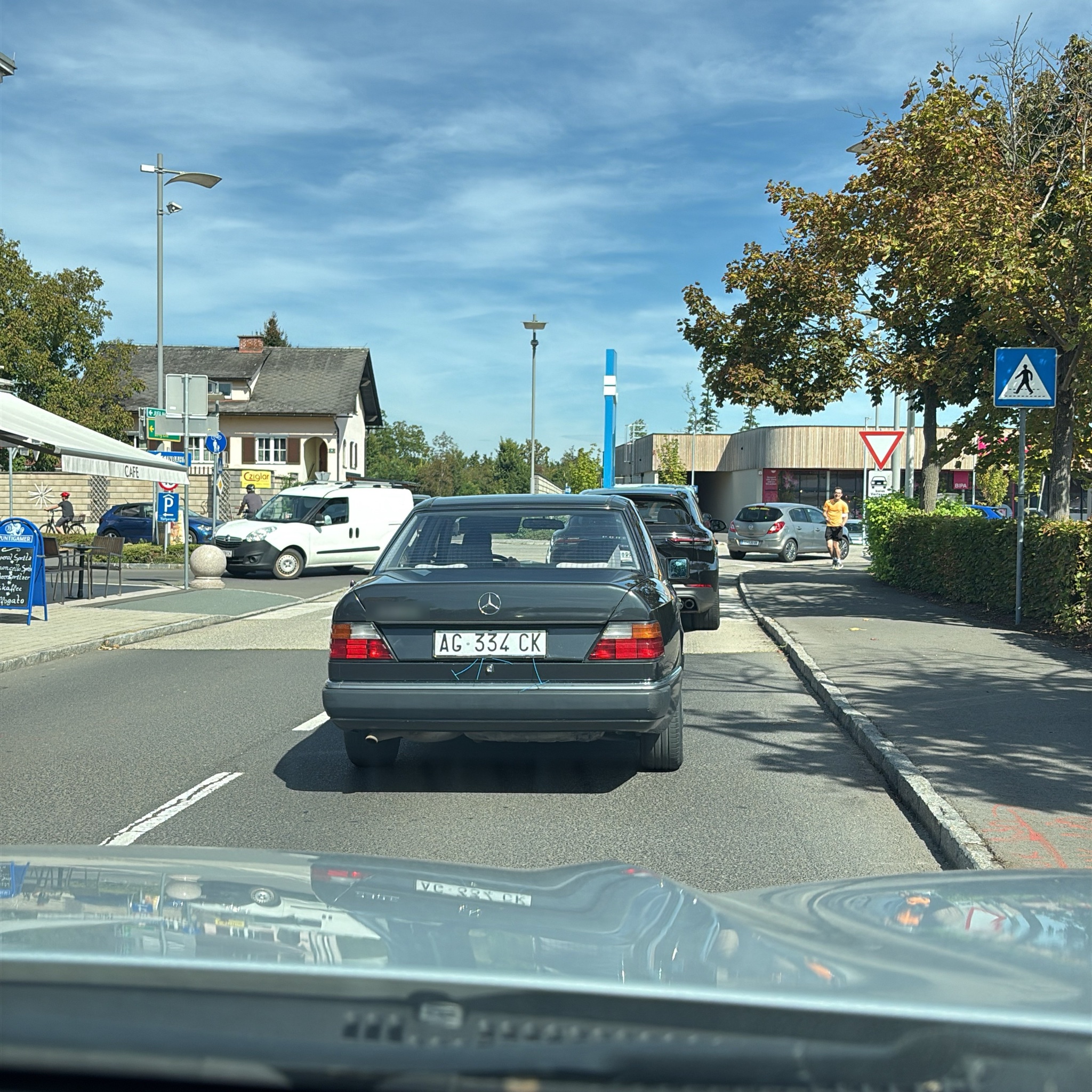1984 Mercedes-Benz E-Class (W124)