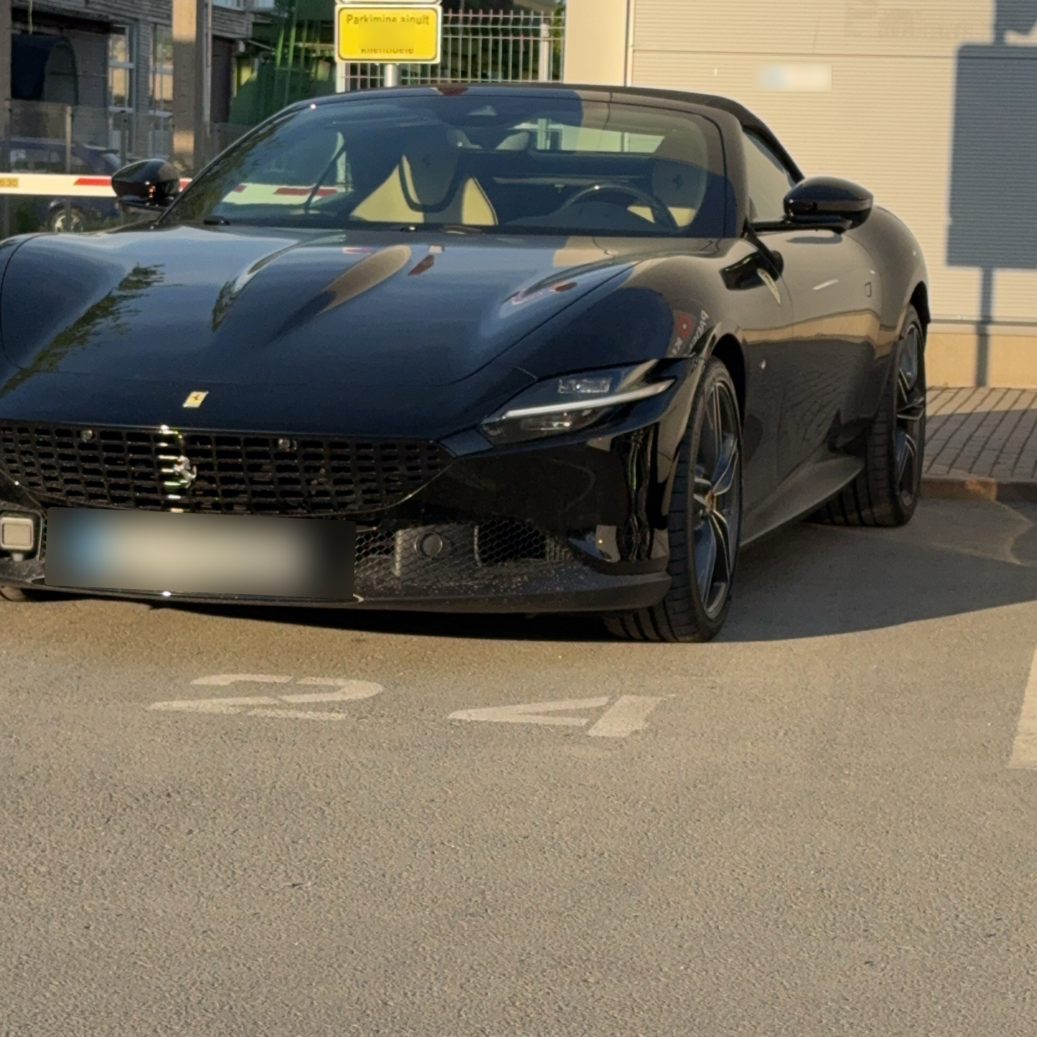 2023 Ferrari Roma Spider