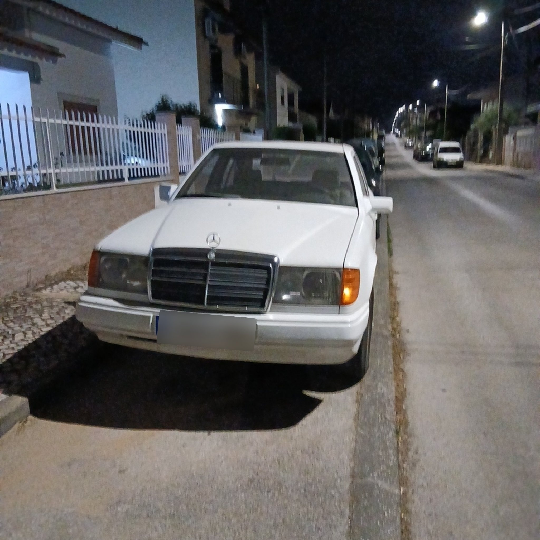 1984 Mercedes-Benz E-Class (W124)