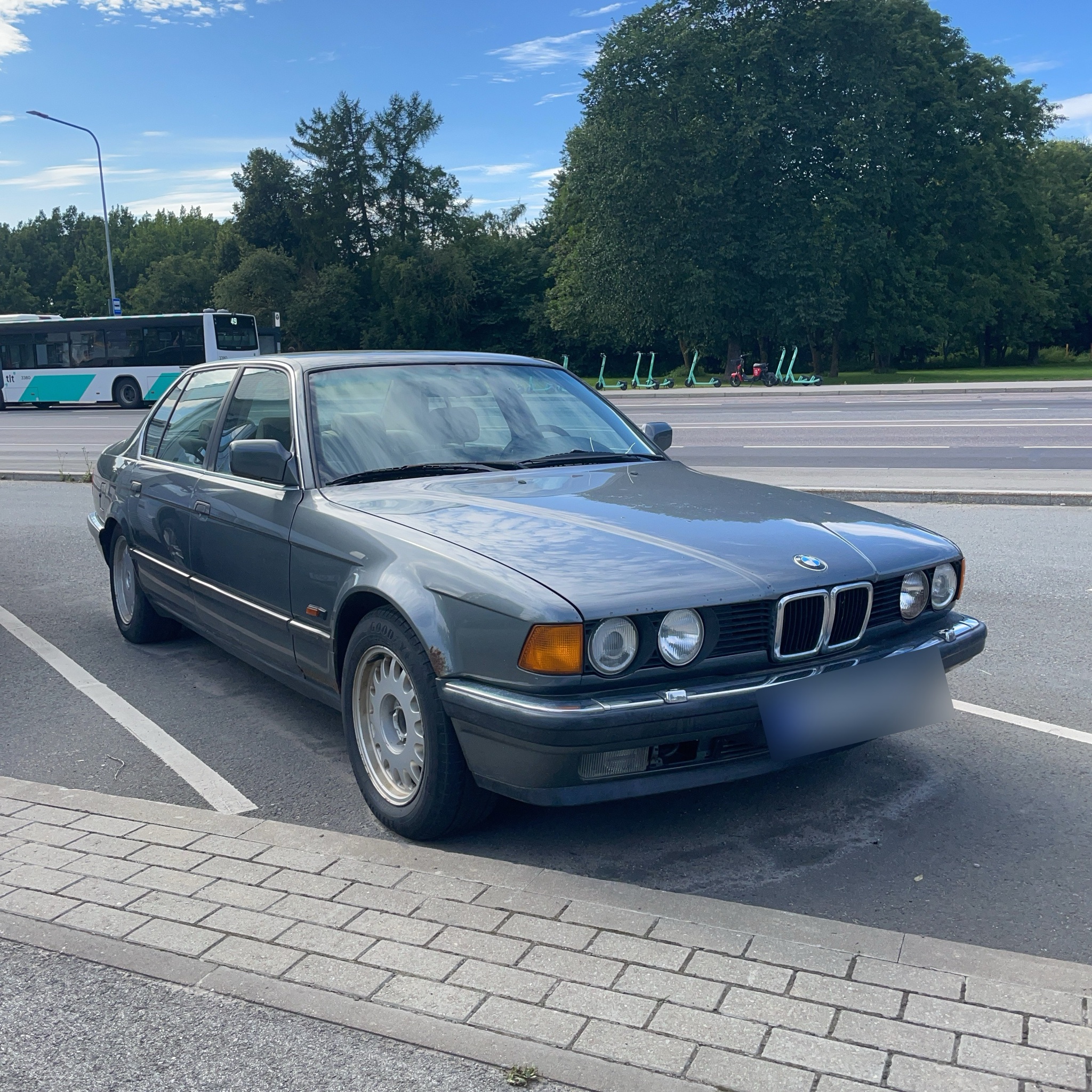 1986 BMW 7 Series (E32)