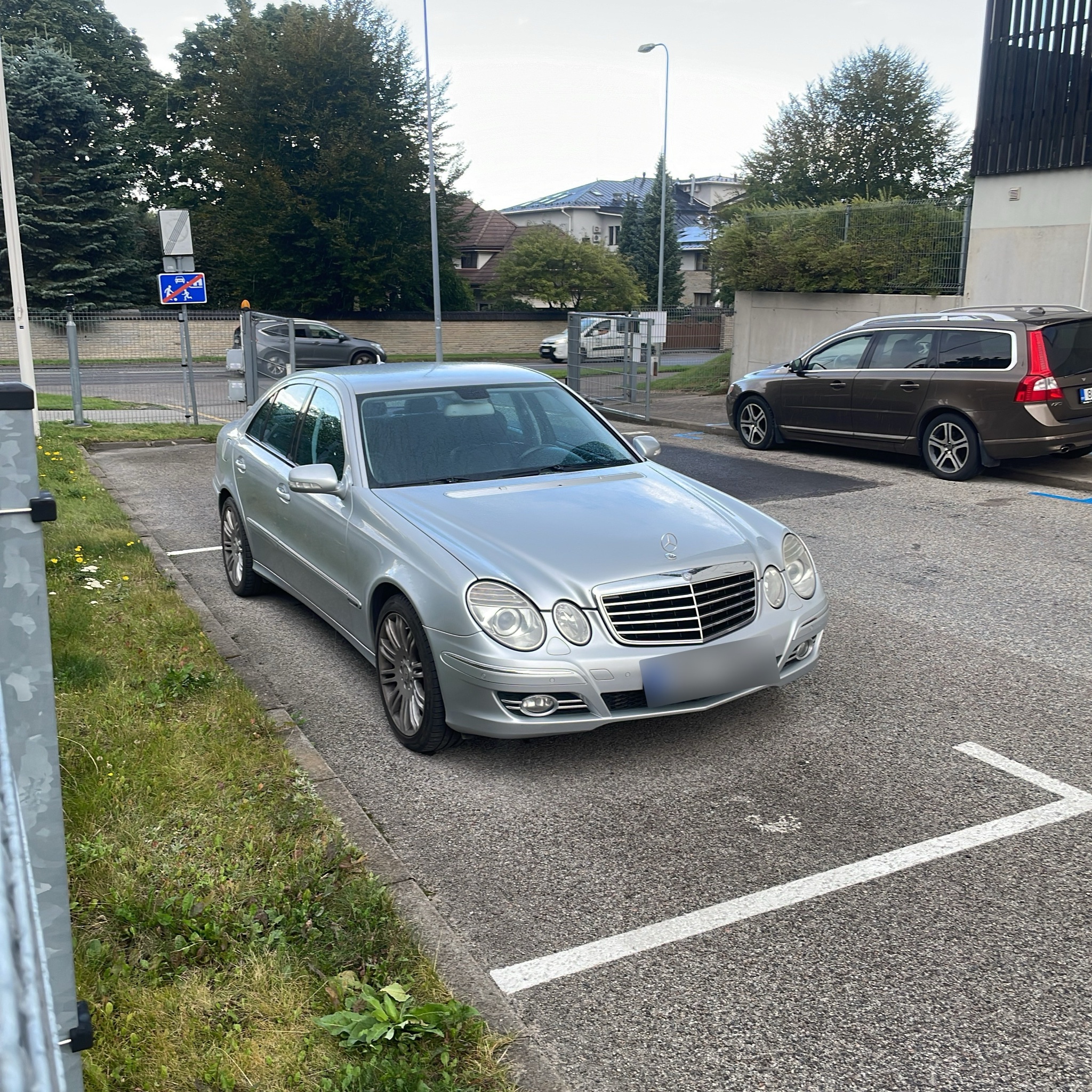 2002 Mercedes-Benz E-Class (W211)