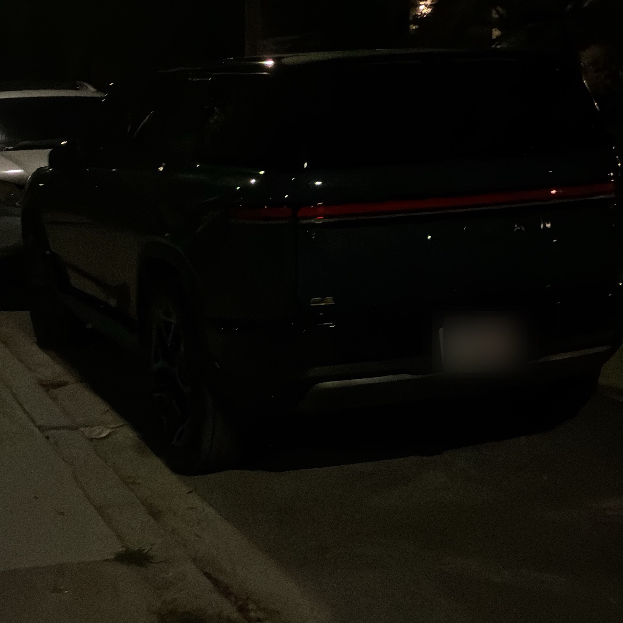 2022 Rivian R1S
