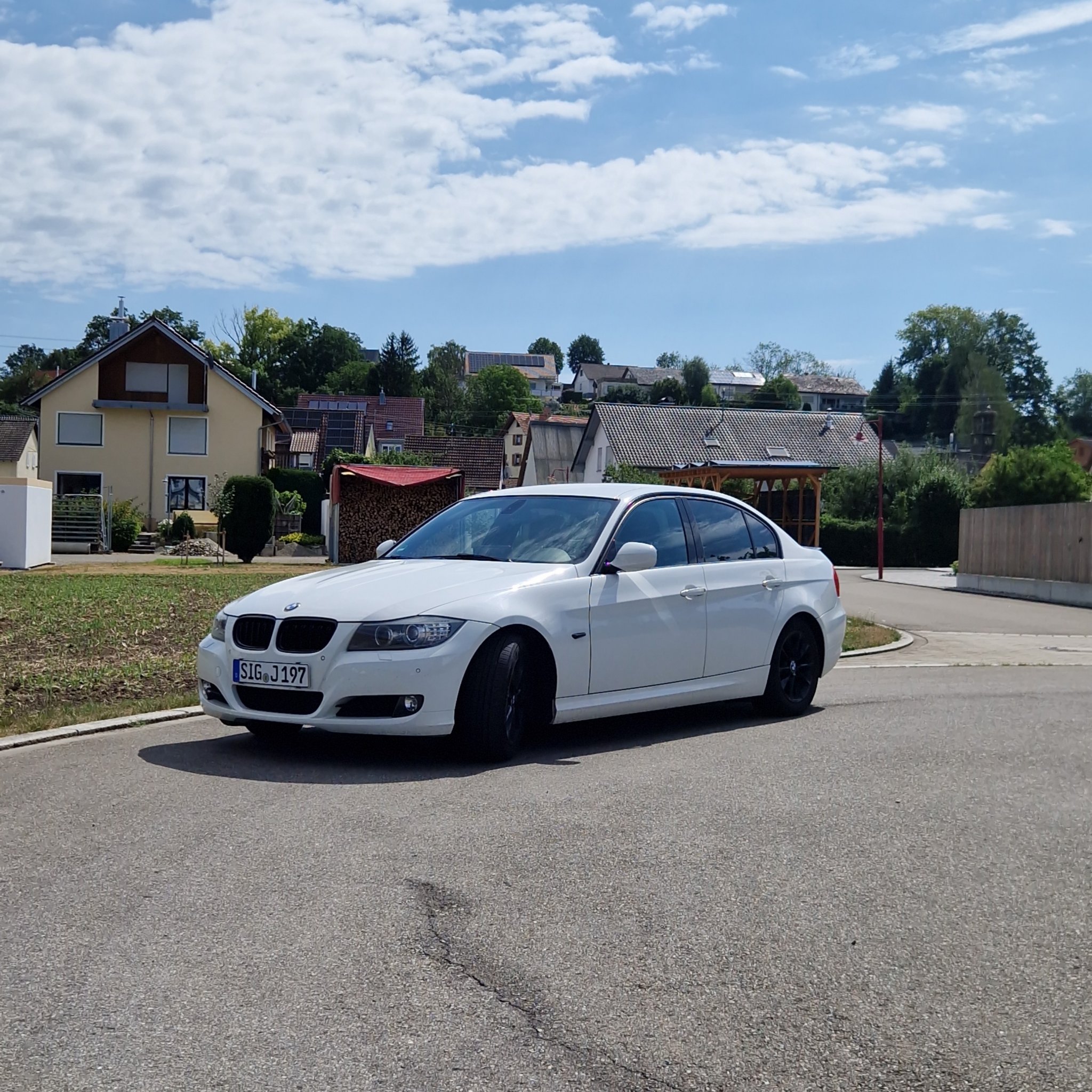 2005 BMW 3 Series (E90)