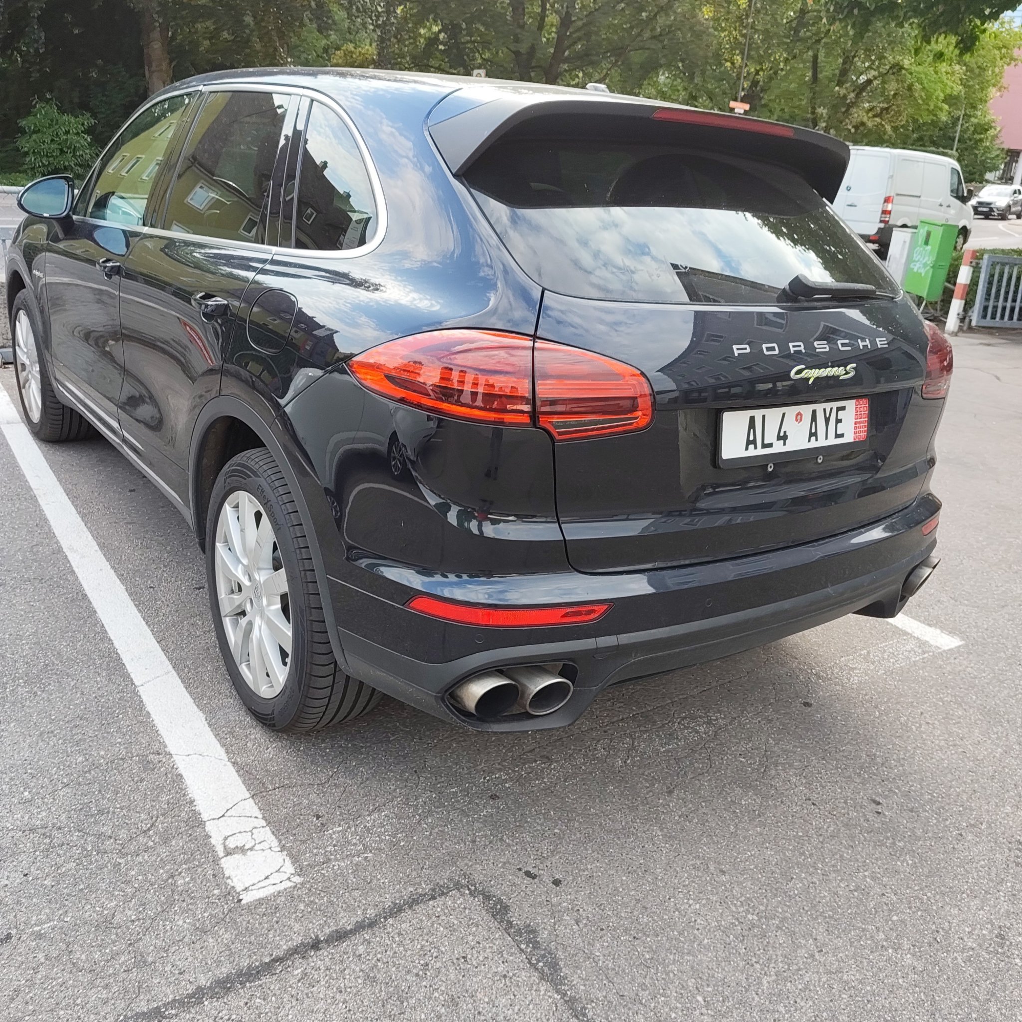 2010 Porsche Cayenne S (92A)